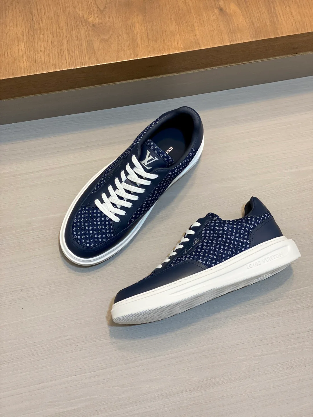 Кроссовки Мужские Louis Vuitton 18698007