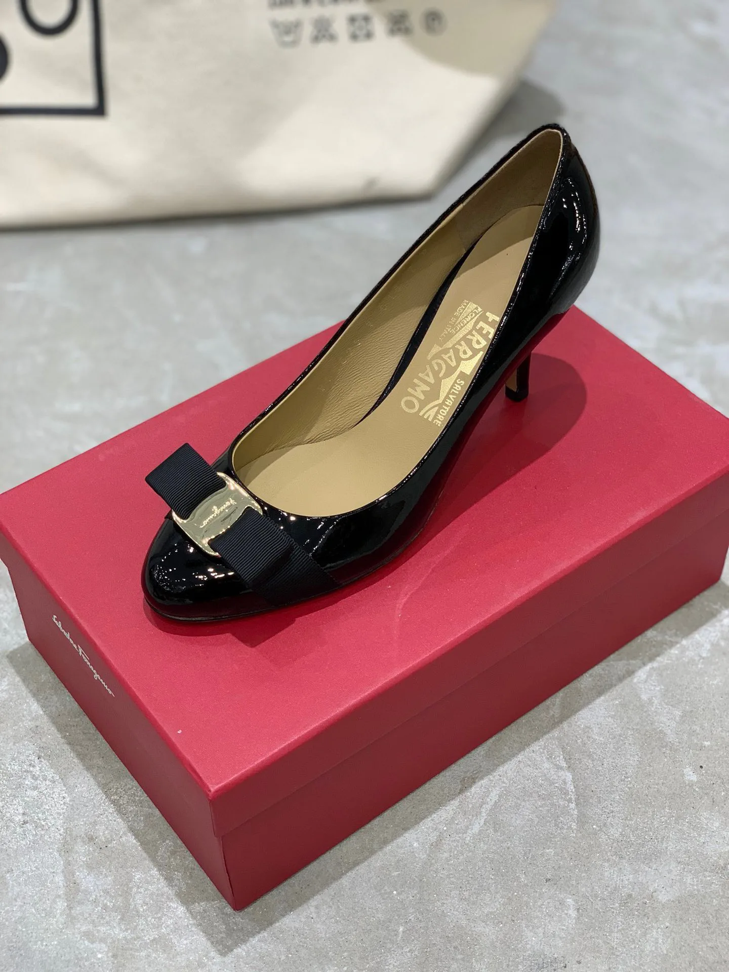 Туфли Женские Salvatore Ferragamo 18340724