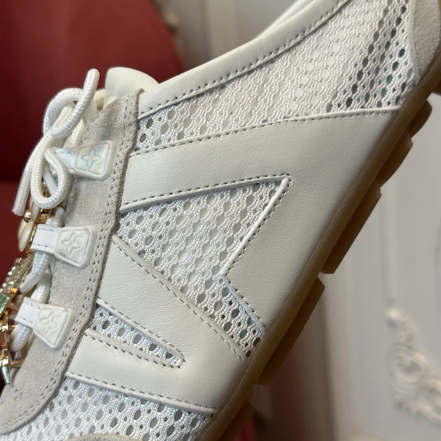 Кроссовки Женские Louis Vuitton 18120470