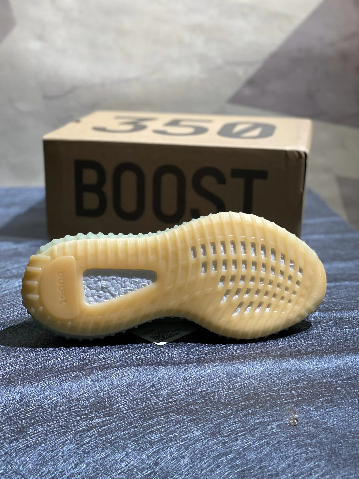 Кроссовки Женские Yeezy 17326259