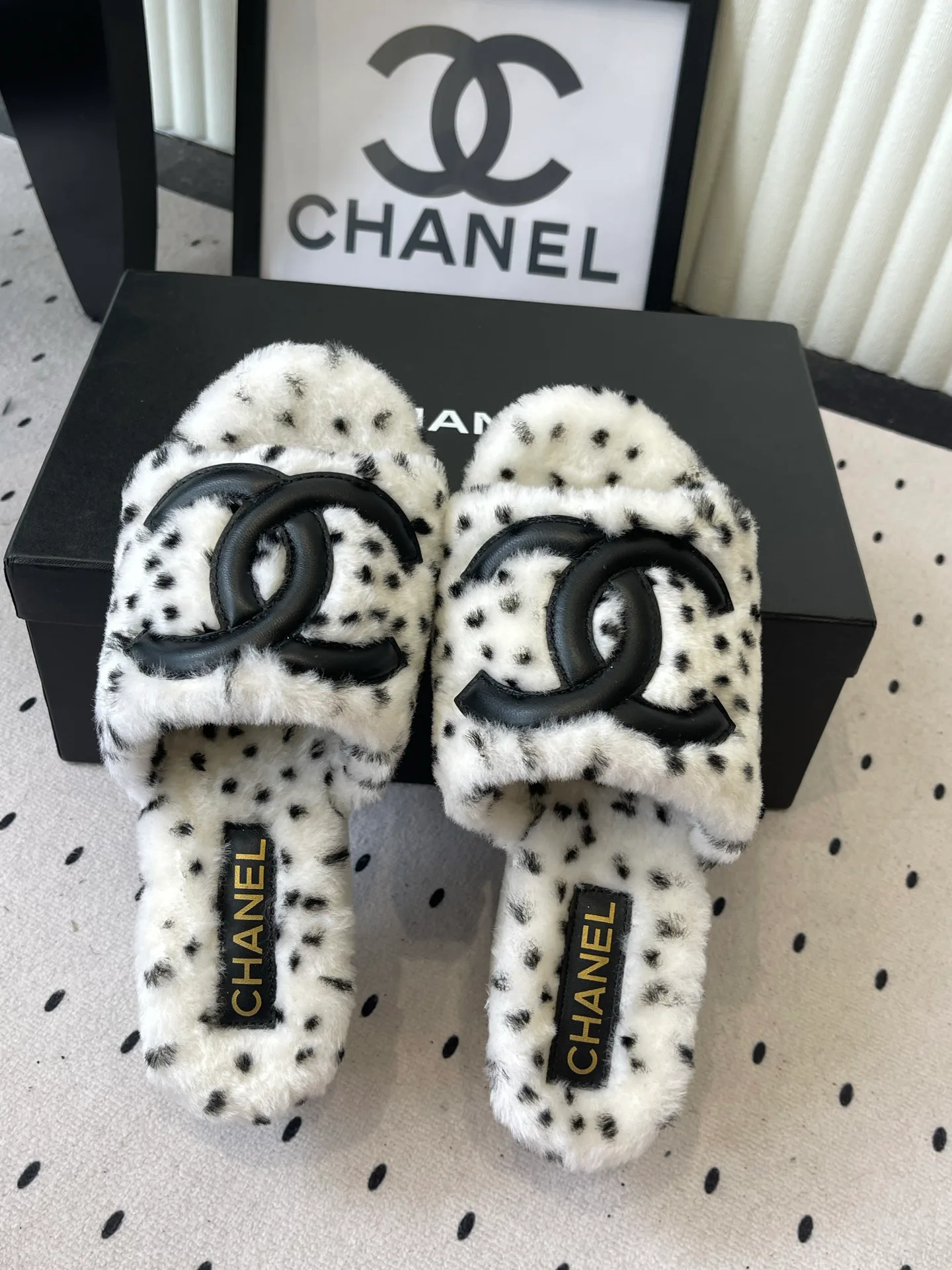 Тапочки Женские Chanel 18069907