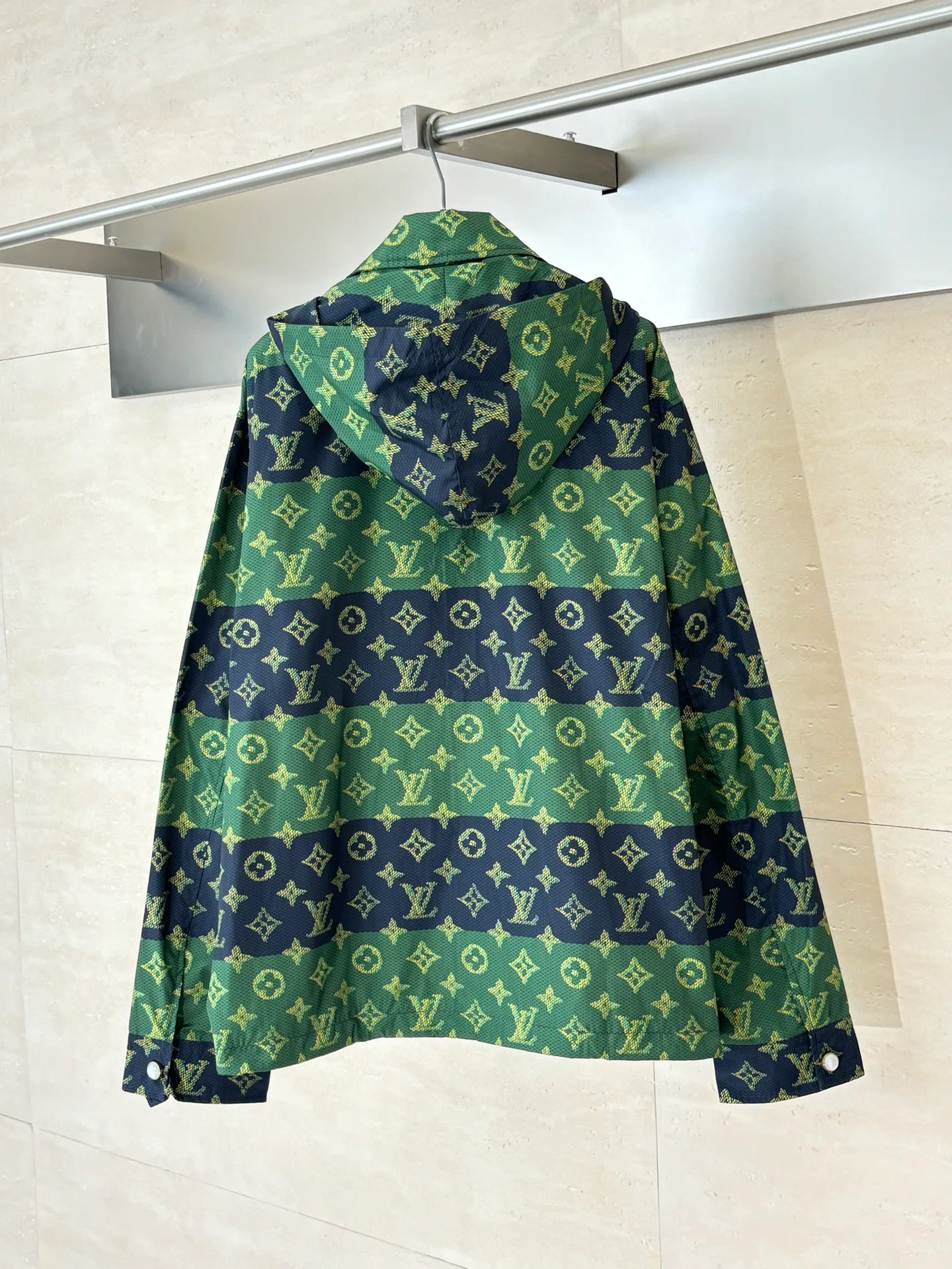 Куртки И Пуховики Женские Louis Vuitton 168589