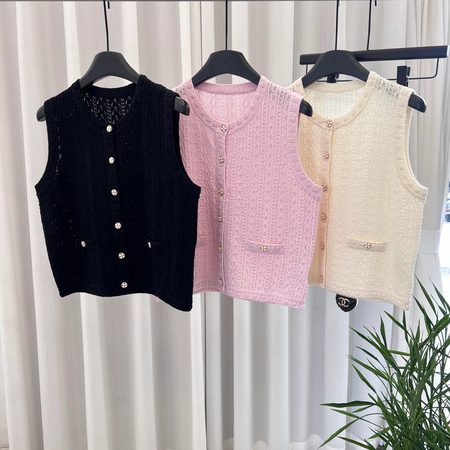 Жилеты Женские Chanel 11697170