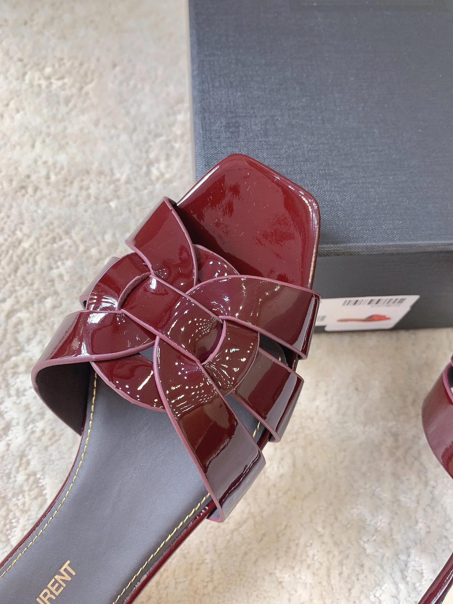 Шлепанцы Женские Saint Laurent 4390919