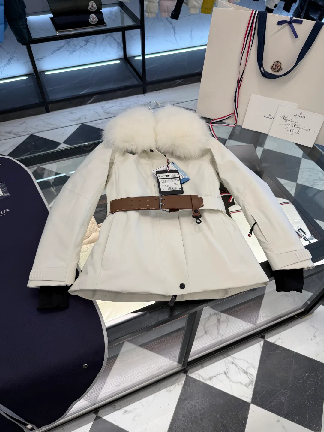 Куртки И Пуховики Женские Moncler 19336113