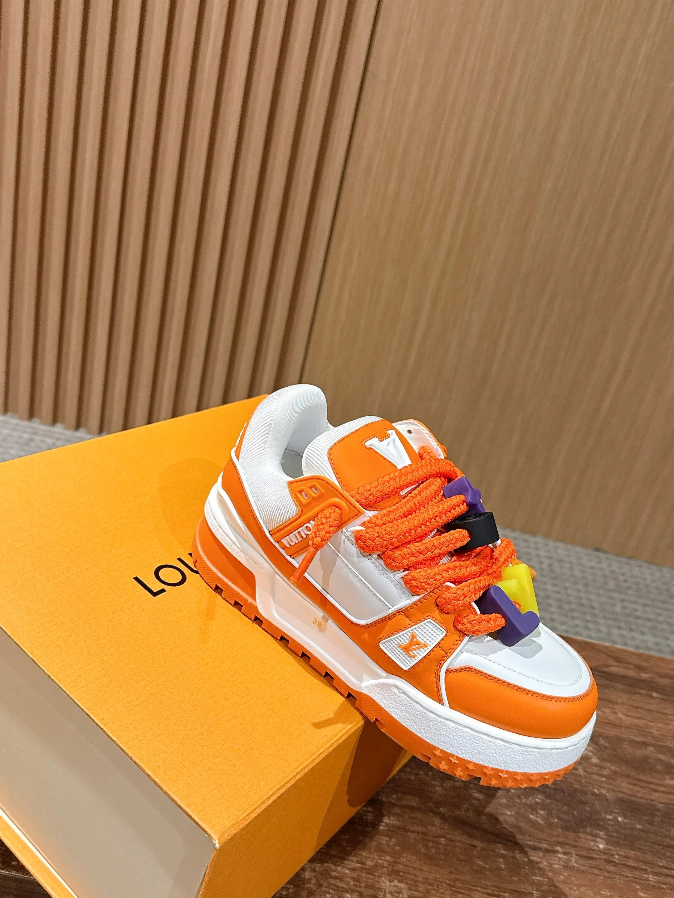 Кроссовки Женские Louis Vuitton 4269598