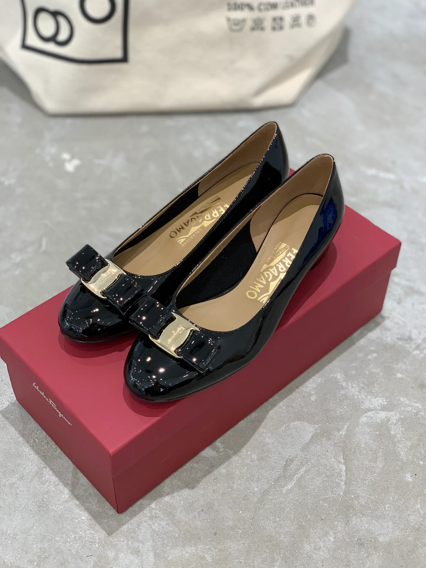 Туфли Женские Salvatore Ferragamo 18340709