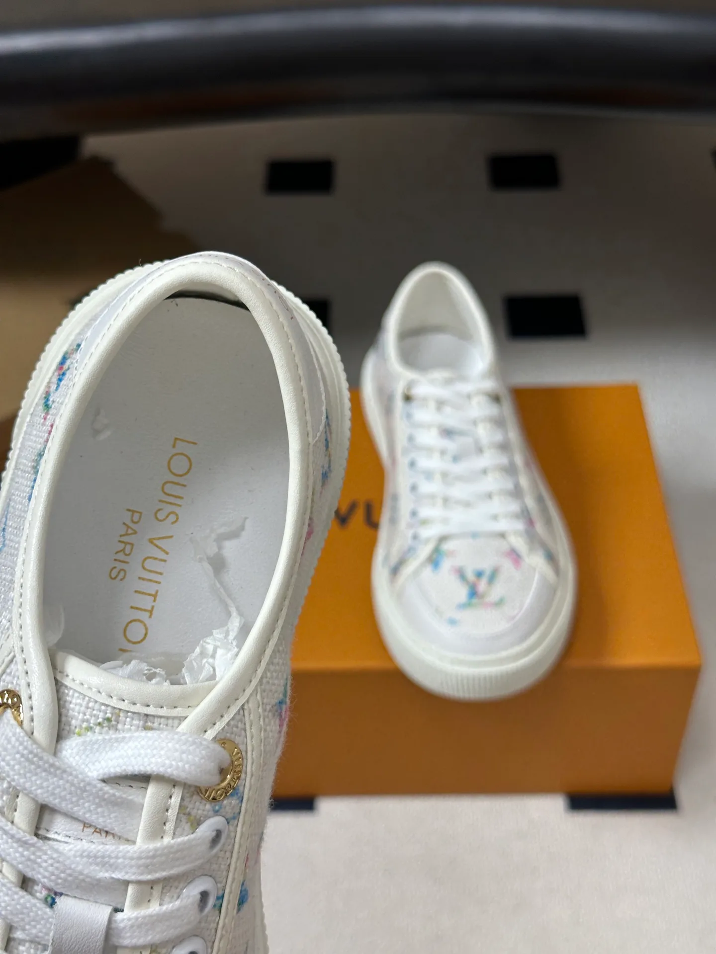 Кроссовки Женские Louis Vuitton 18340950