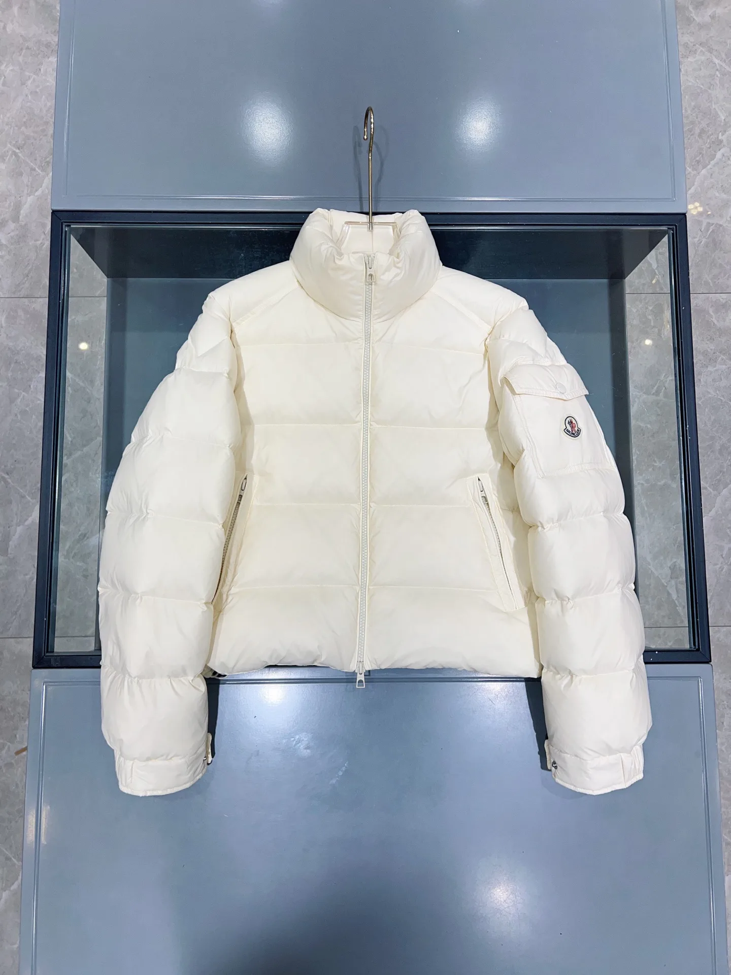 Куртки И Пуховики Женские Moncler 18368424