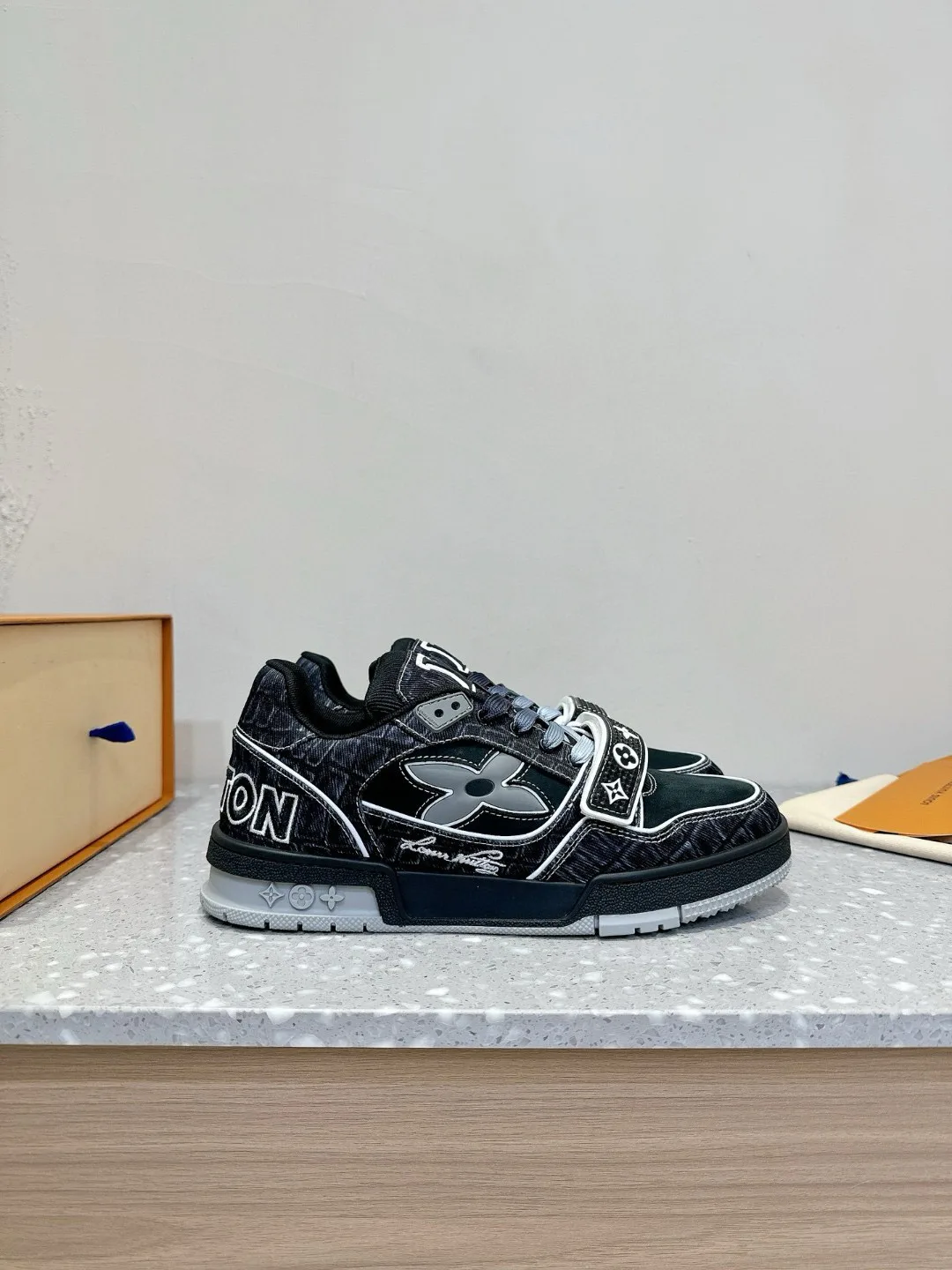 Кроссовки Женские Louis Vuitton 1894775