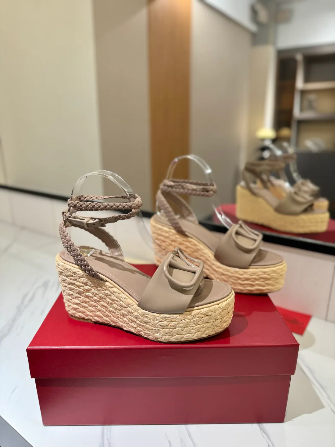 Босоножки Женские Valentino 17946614