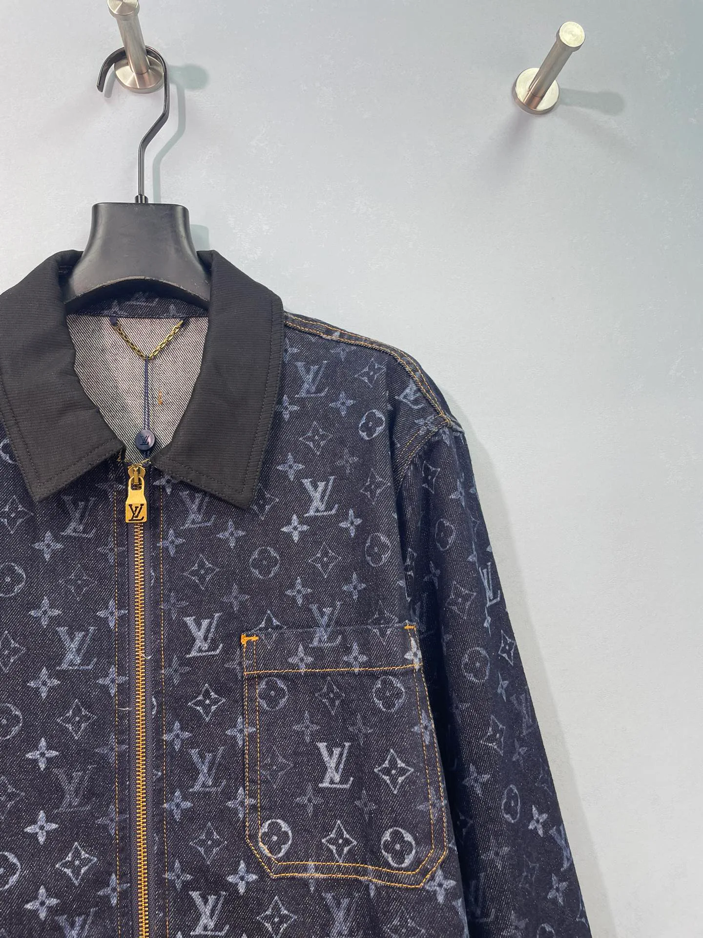 Куртки И Пуховики Женские Louis Vuitton 18151417