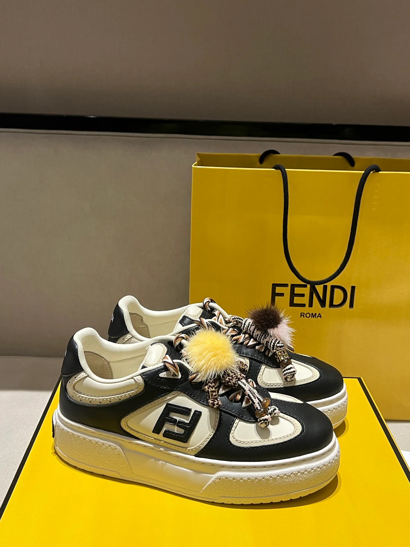 Кроссовки Женские Fendi 18020700