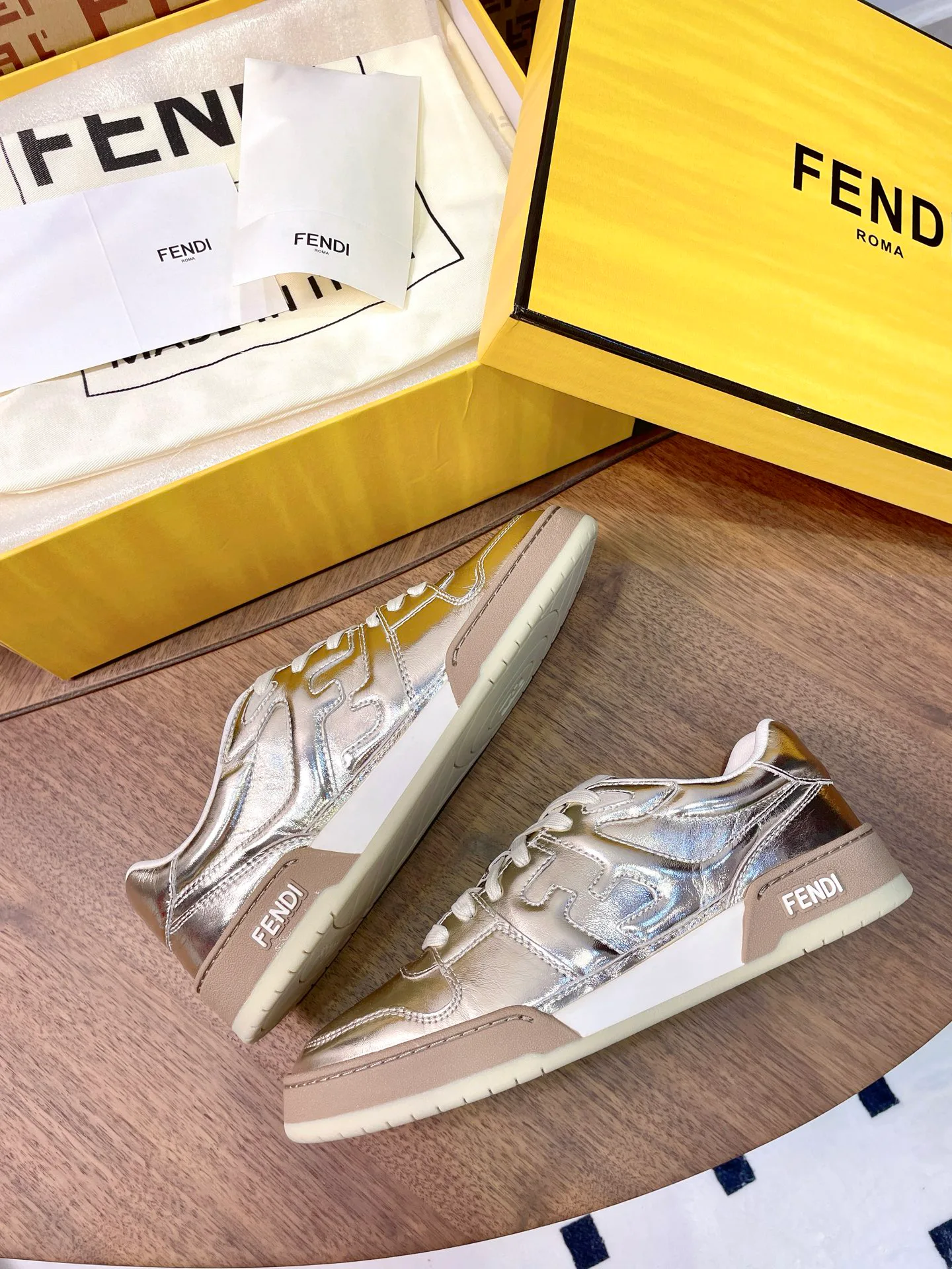 Кроссовки Женские Fendi 17957327