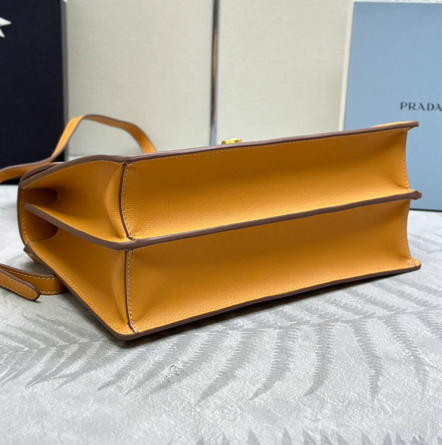 Сумки На Ремне Женские Prada 11462441