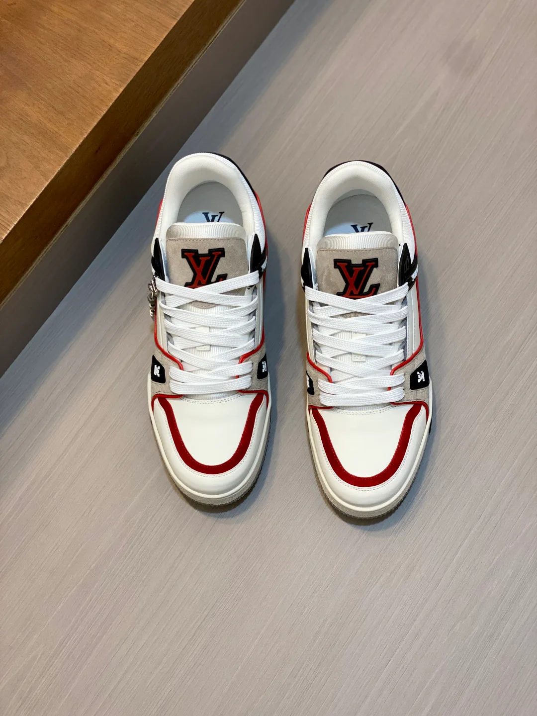 Кроссовки Мужские Louis Vuitton 18100300