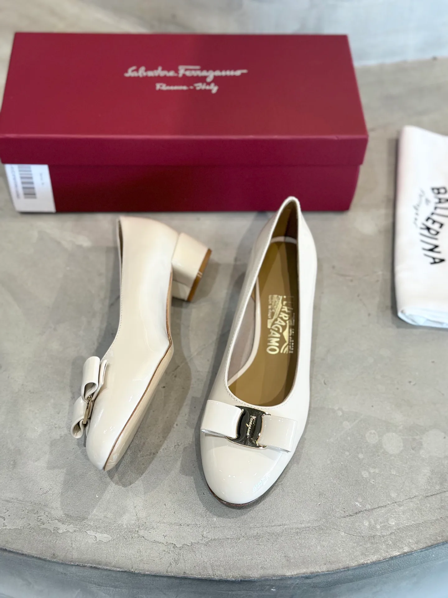 Туфли Женские Salvatore Ferragamo 18340703
