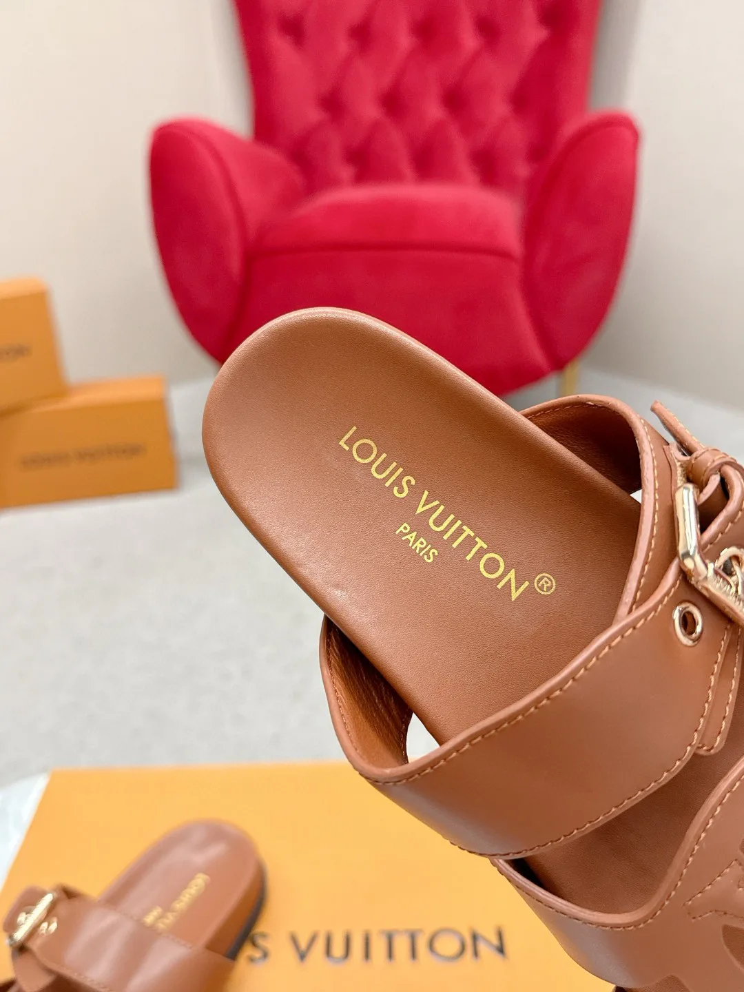 Шлепанцы Женские Louis Vuitton 18235691