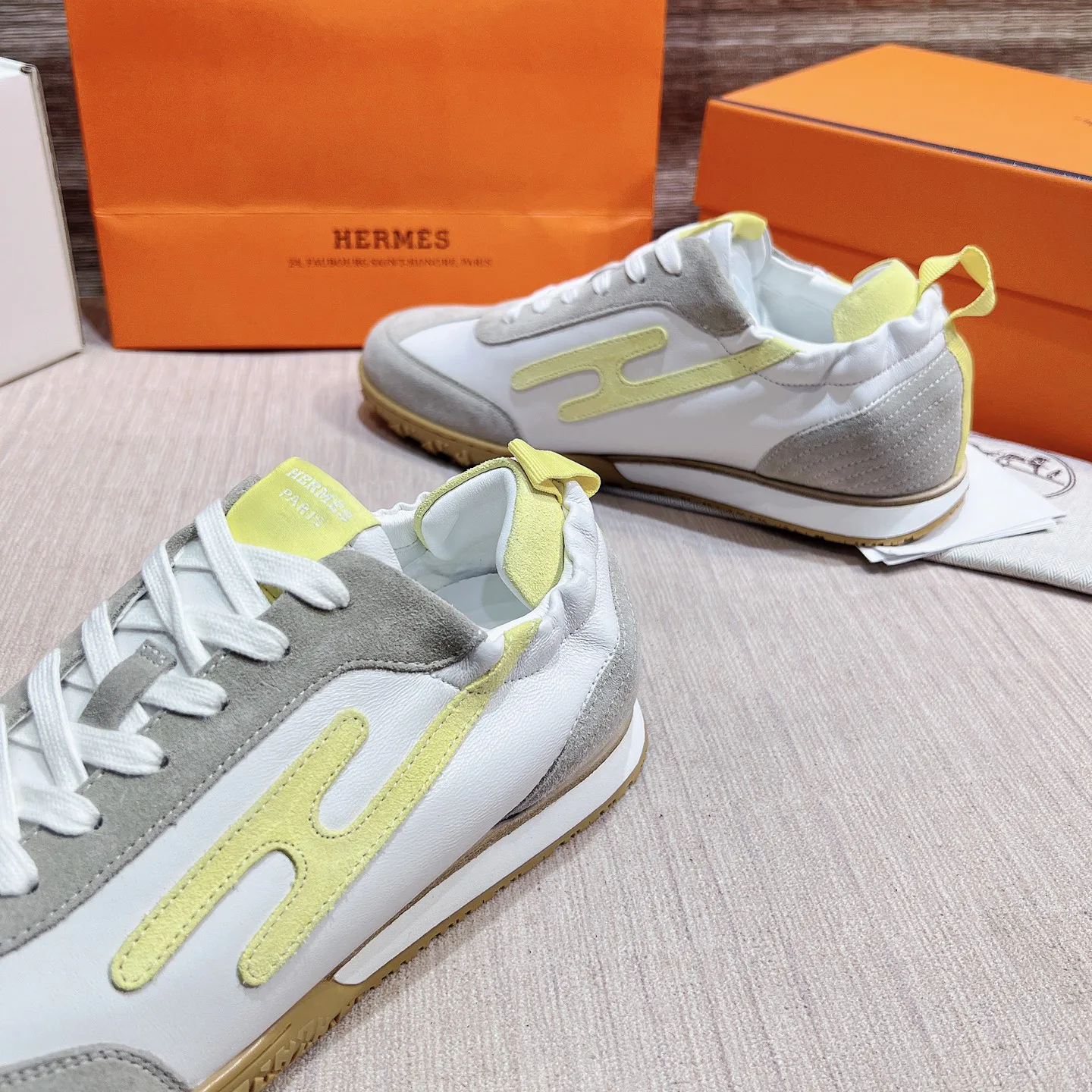 Кроссовки Женские Hermes 17749541