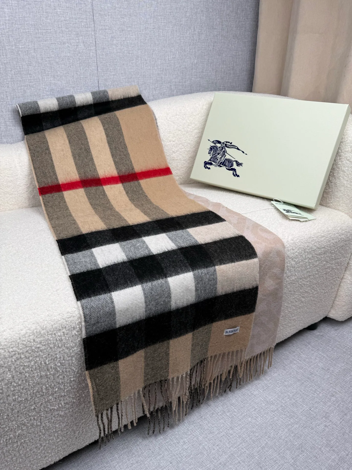 Шарфы Burberry 5901036