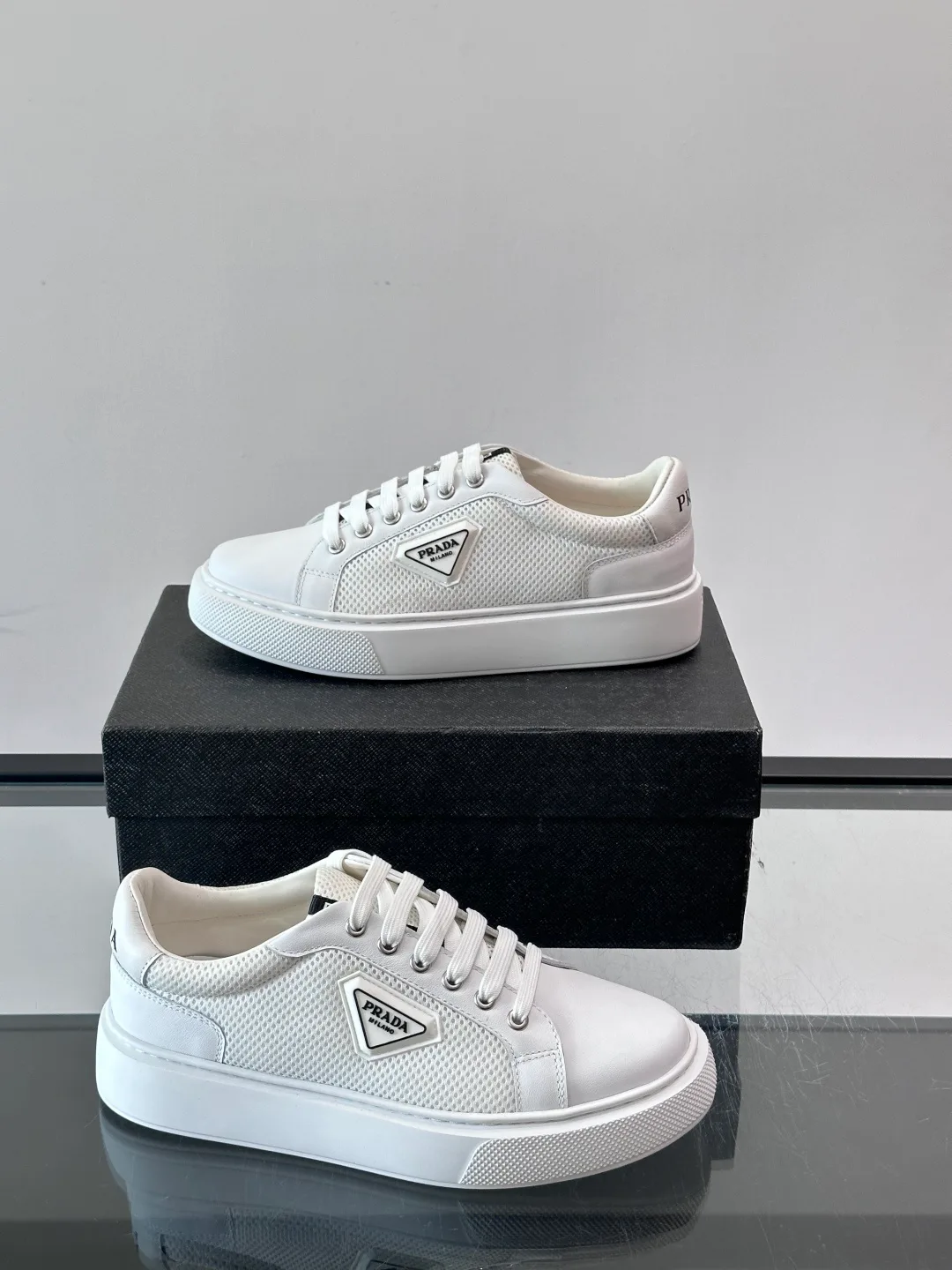 Кроссовки Женские Prada 17608036