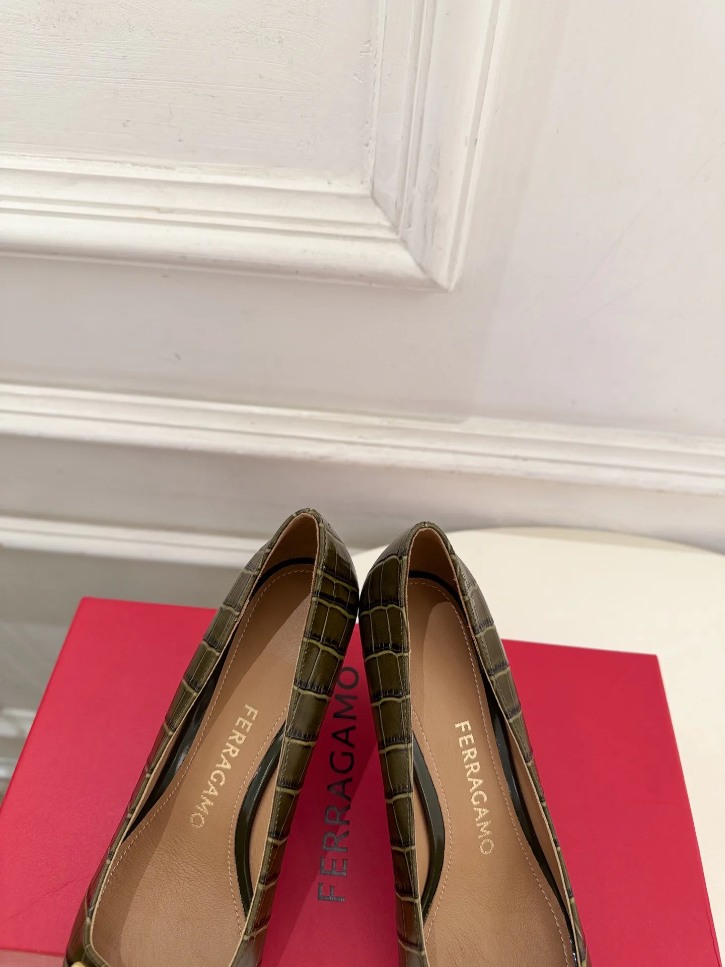 Туфли Женские Salvatore Ferragamo 18034097