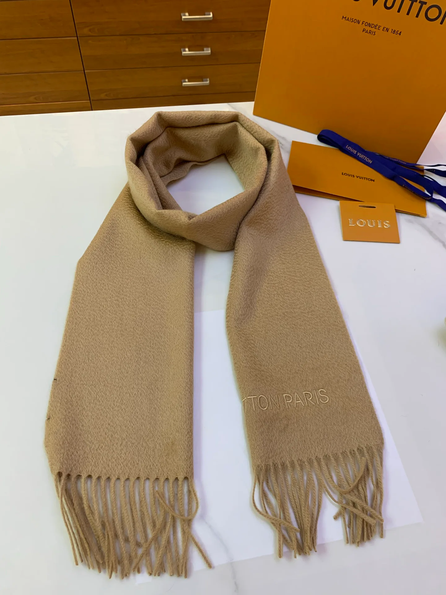 Шарфы Louis Vuitton 18637806