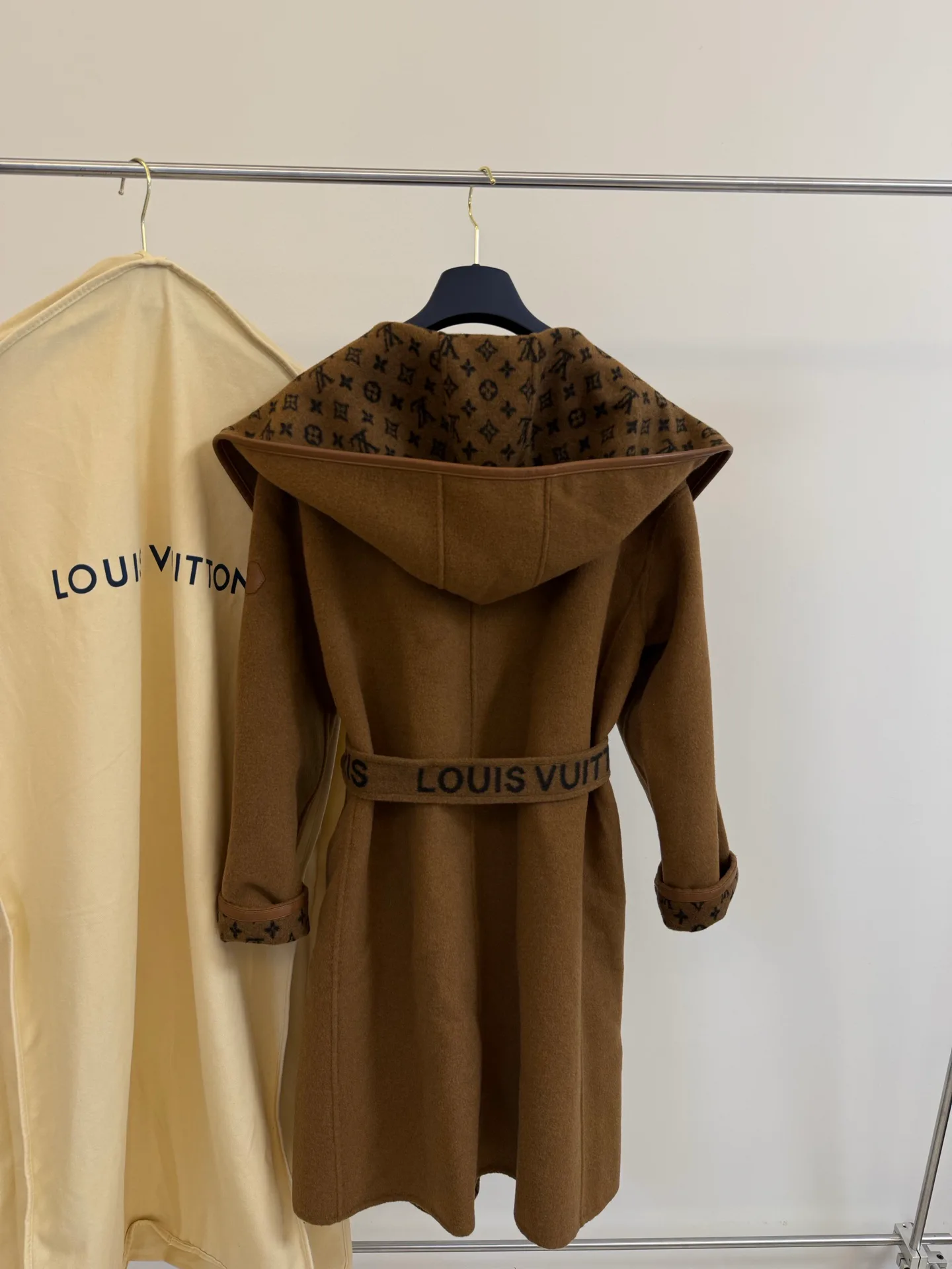 Пальто Женские Louis Vuitton 18601494