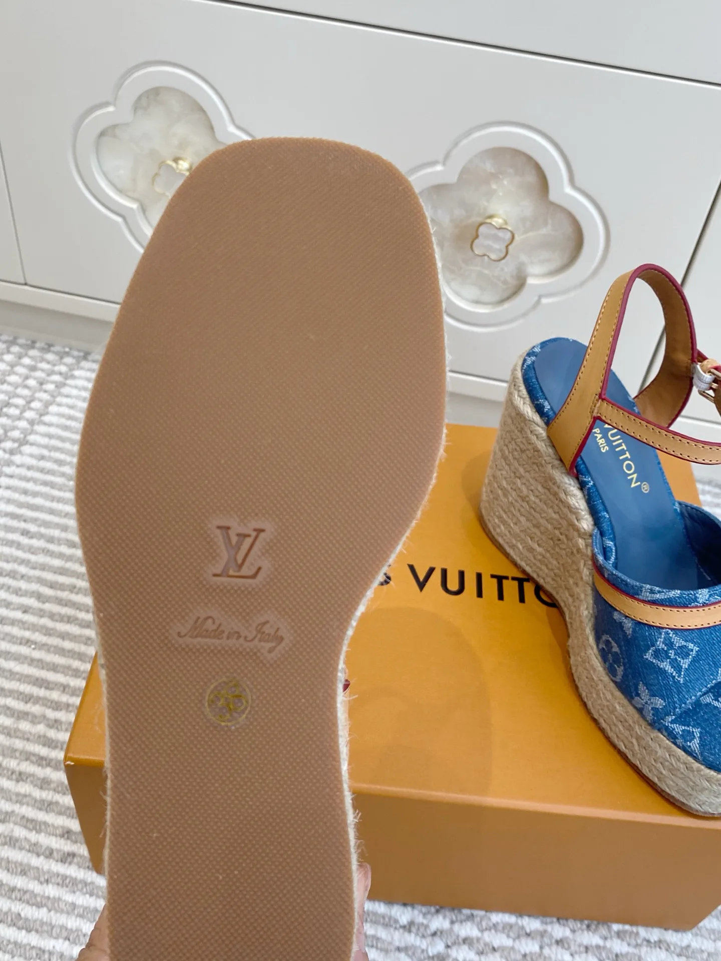Босоножки Женские Louis Vuitton 12779854
