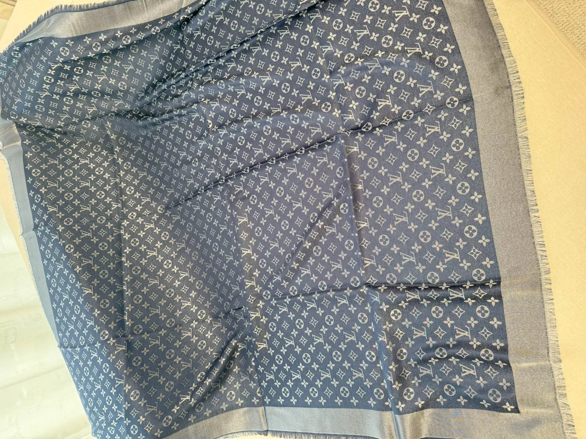 Шарфы Louis Vuitton 437764