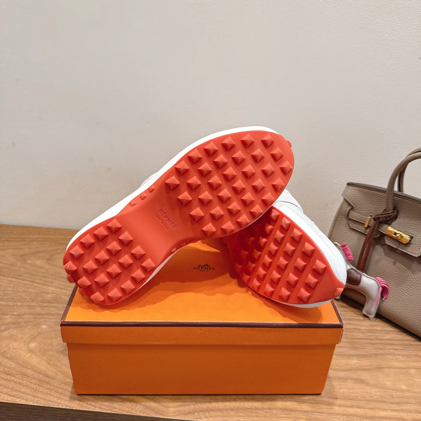 Кроссовки Женские Hermes 10189085