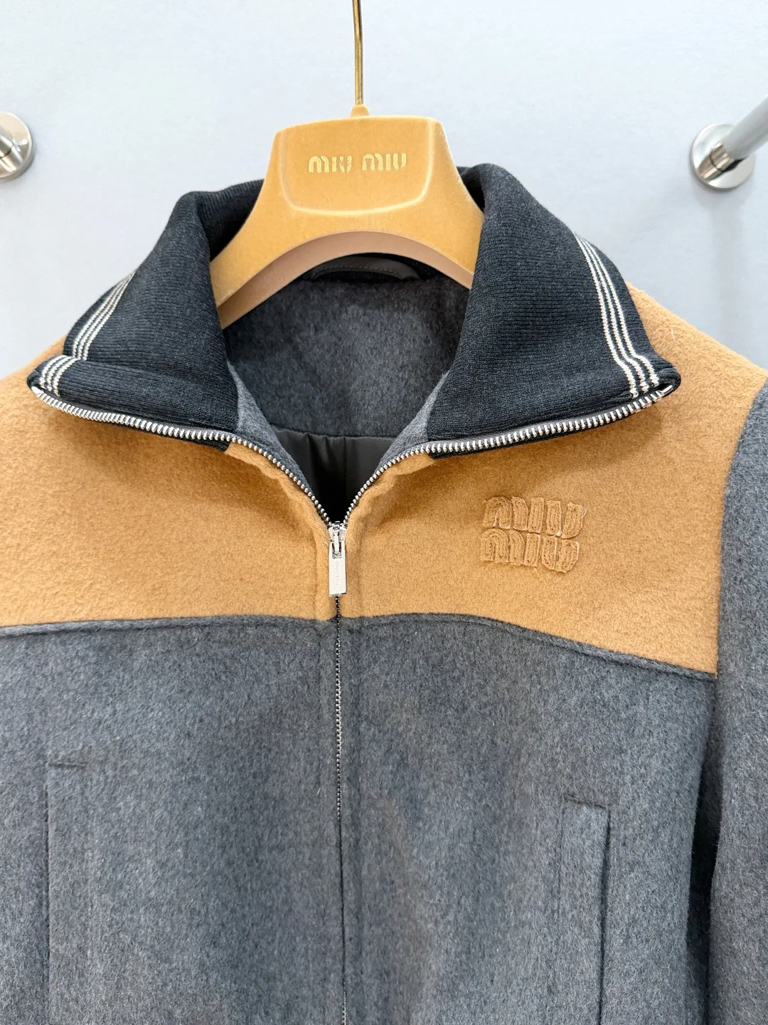 Куртки И Пуховики Женские Miu Miu 1222649