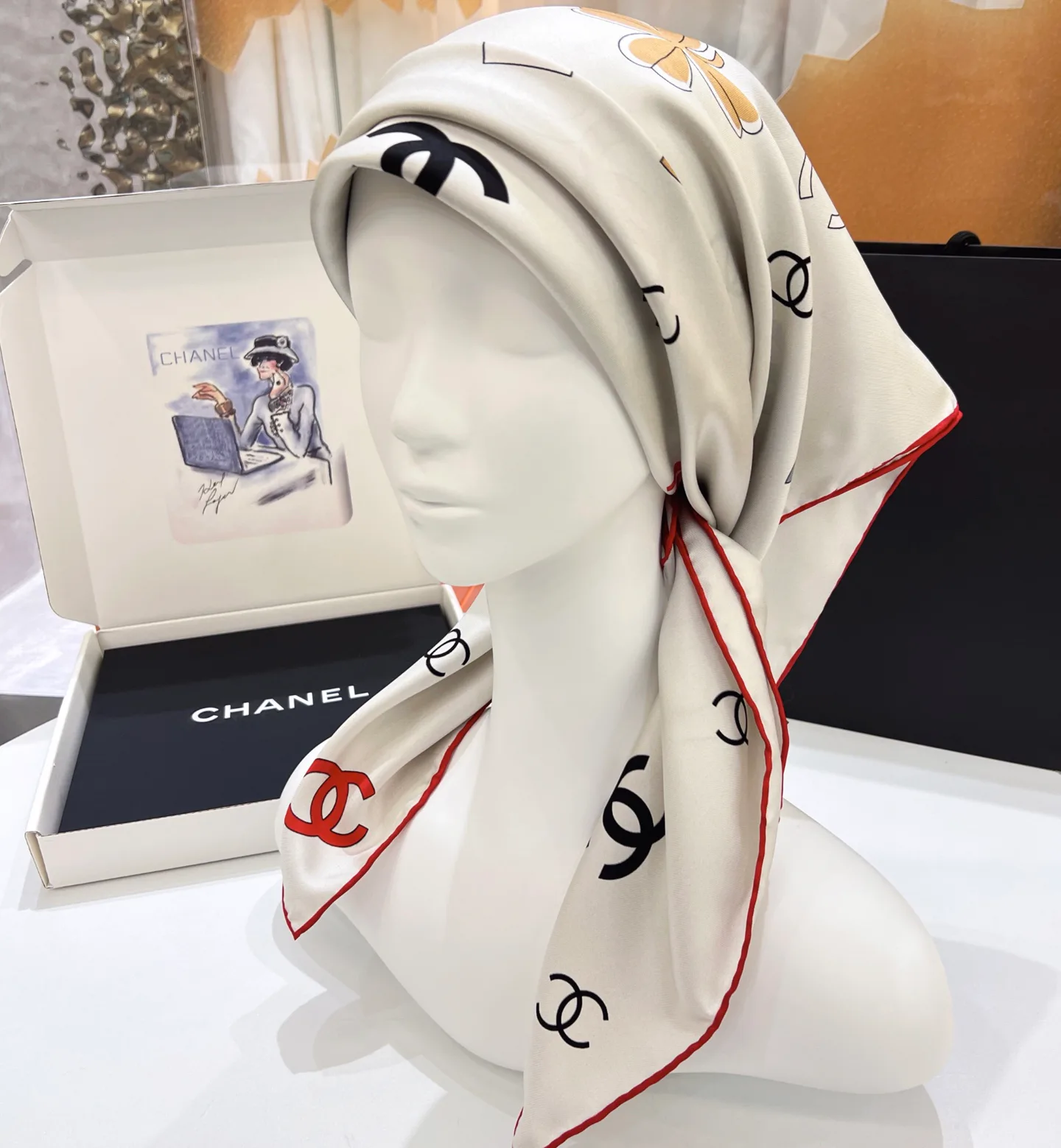 Платки Chanel 5021550