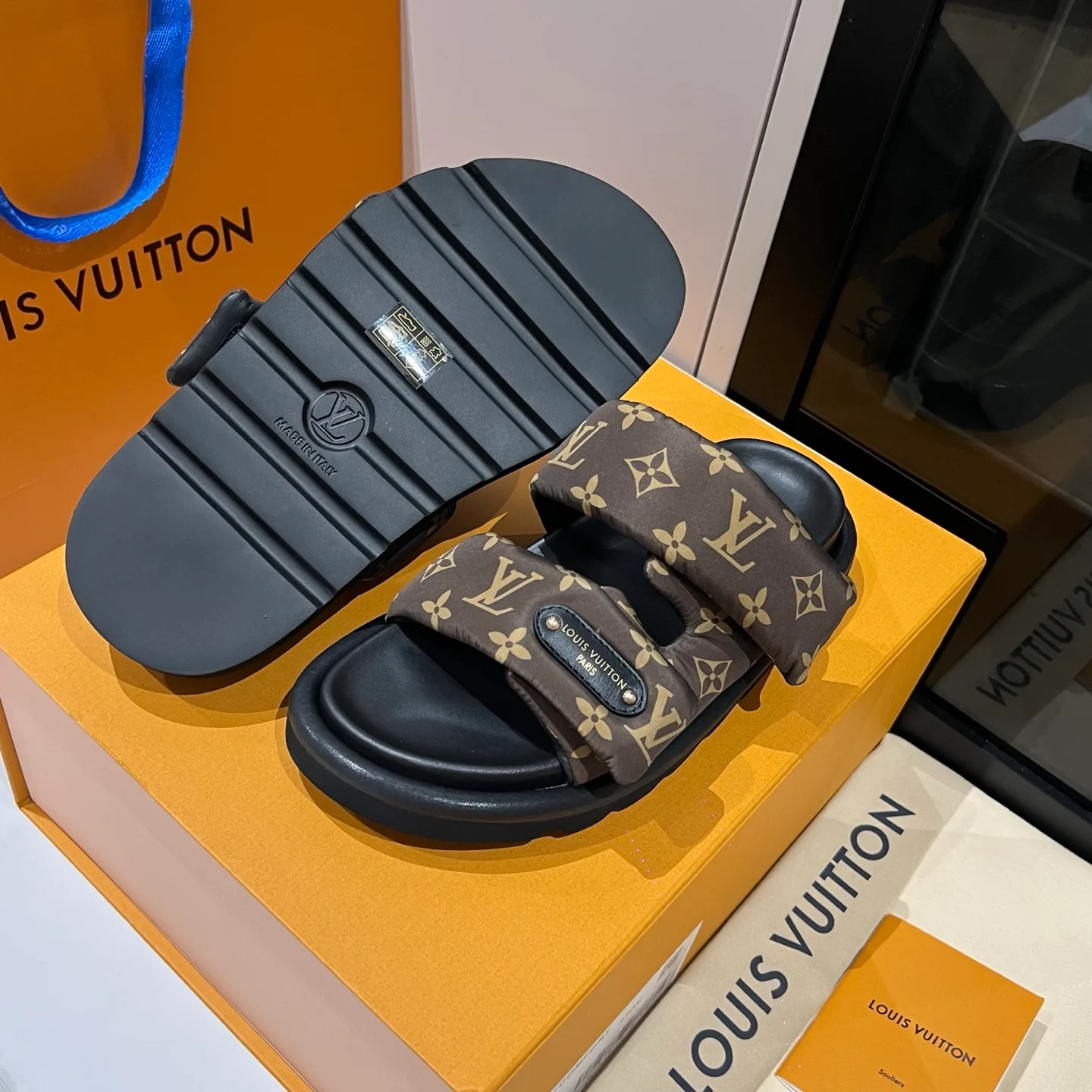 Шлепанцы Женские Louis Vuitton 17608431
