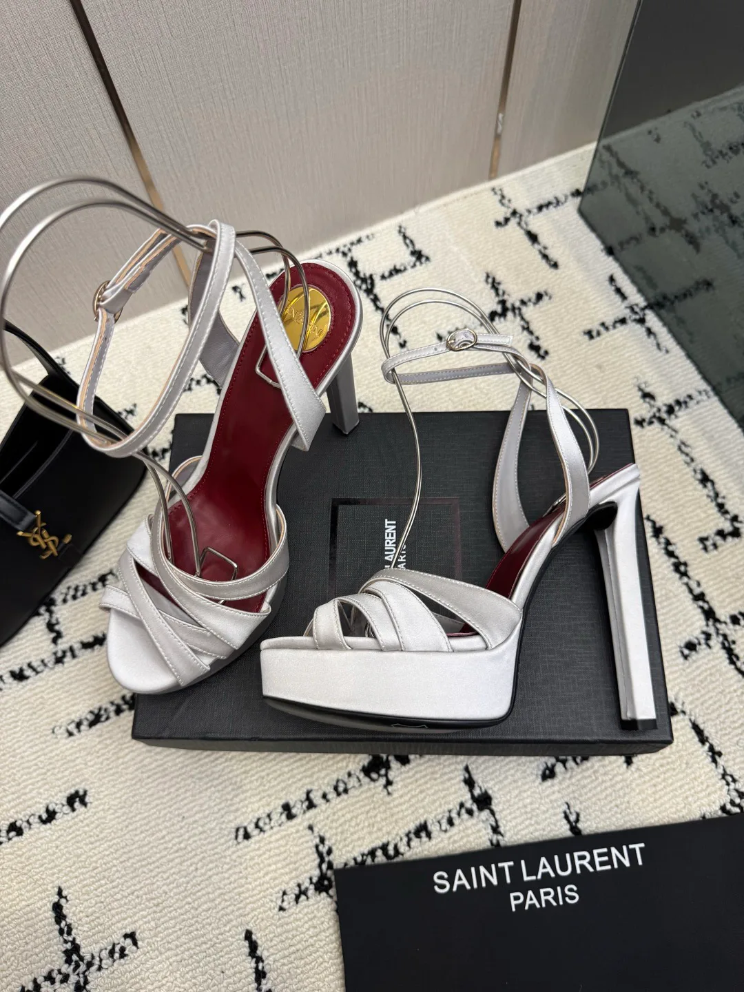 Босоножки Женские Saint Laurent 18049026