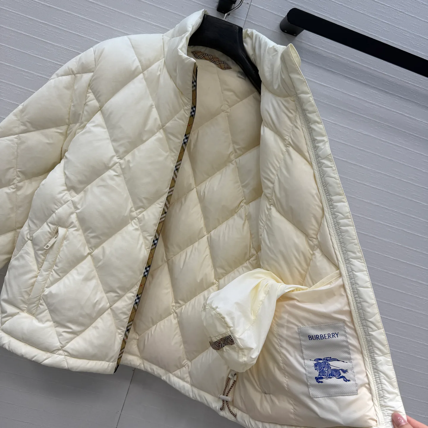 Куртки И Пуховики Женские Burberry 18325223