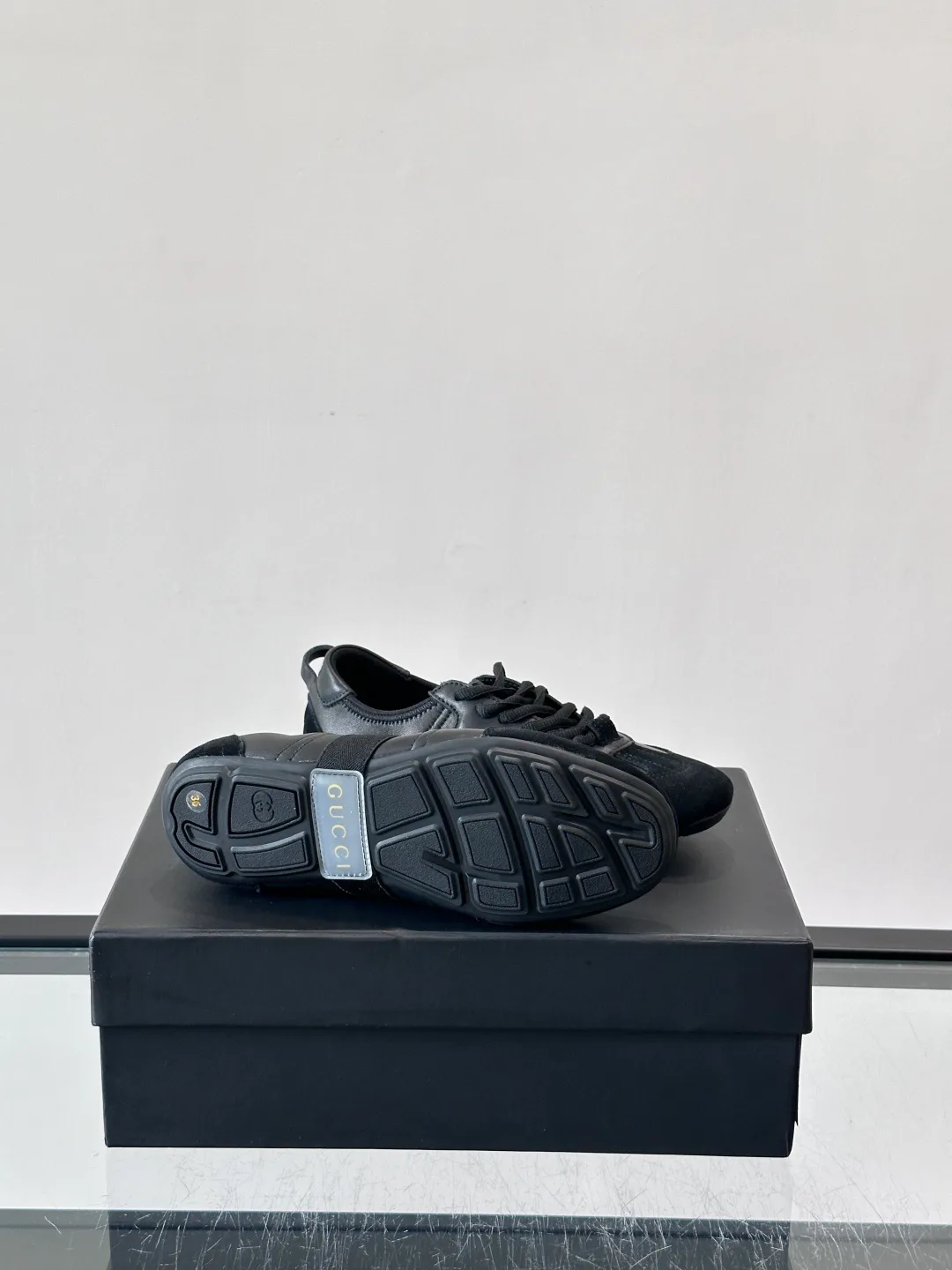Кроссовки Женские Gucci 17689238