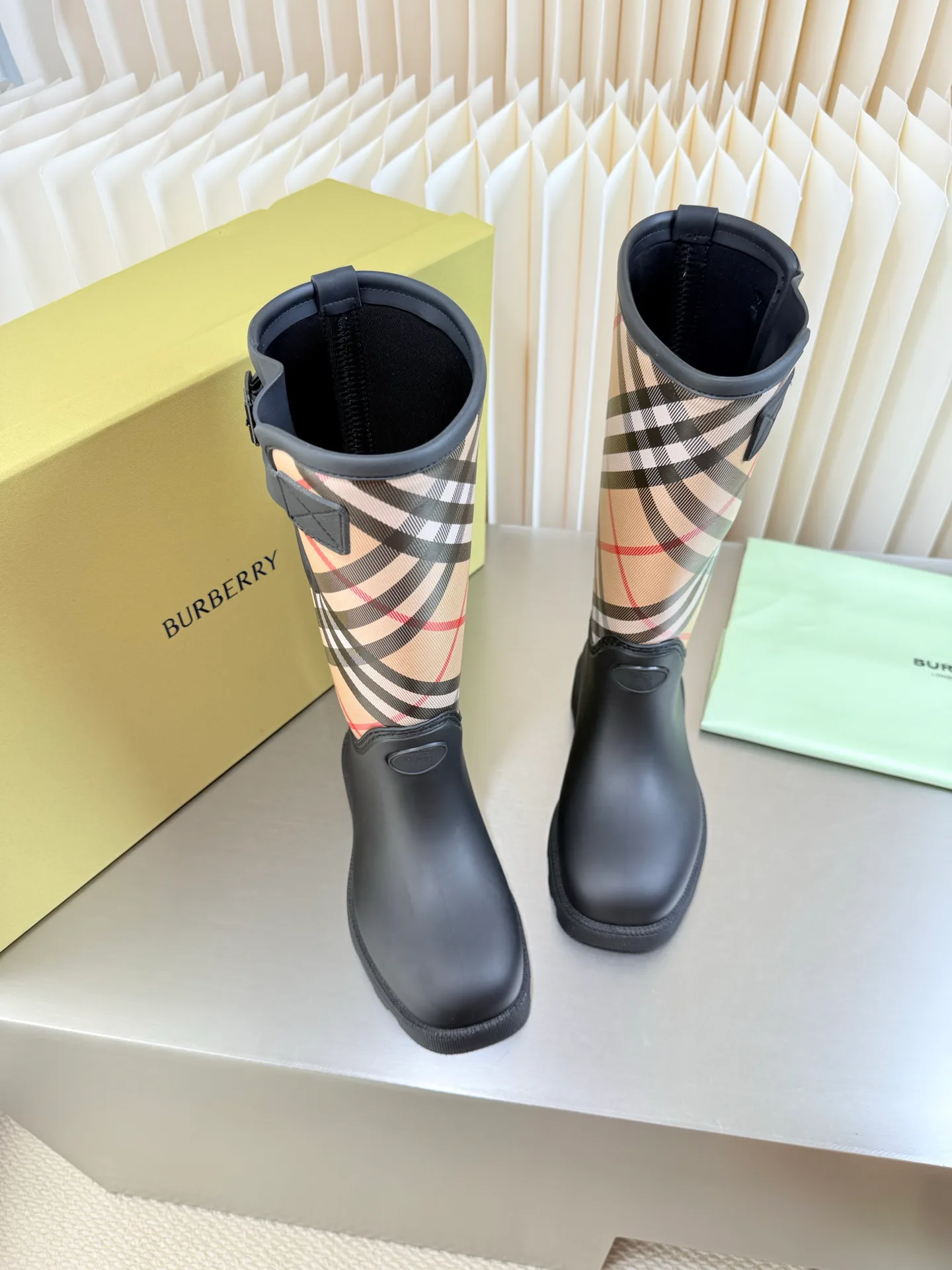 Сапоги Женские Burberry 18152392