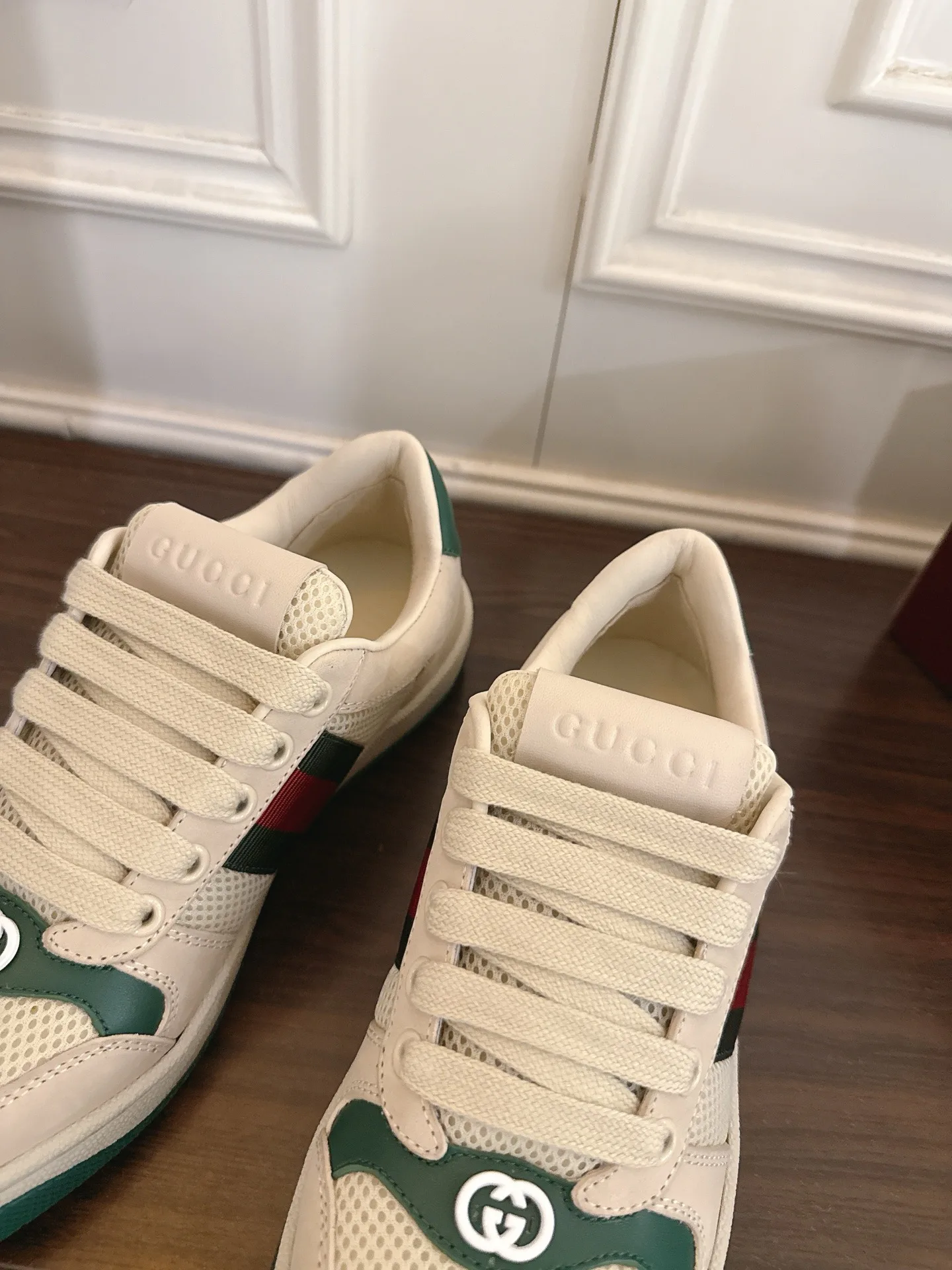Кроссовки Женские Gucci 18889290
