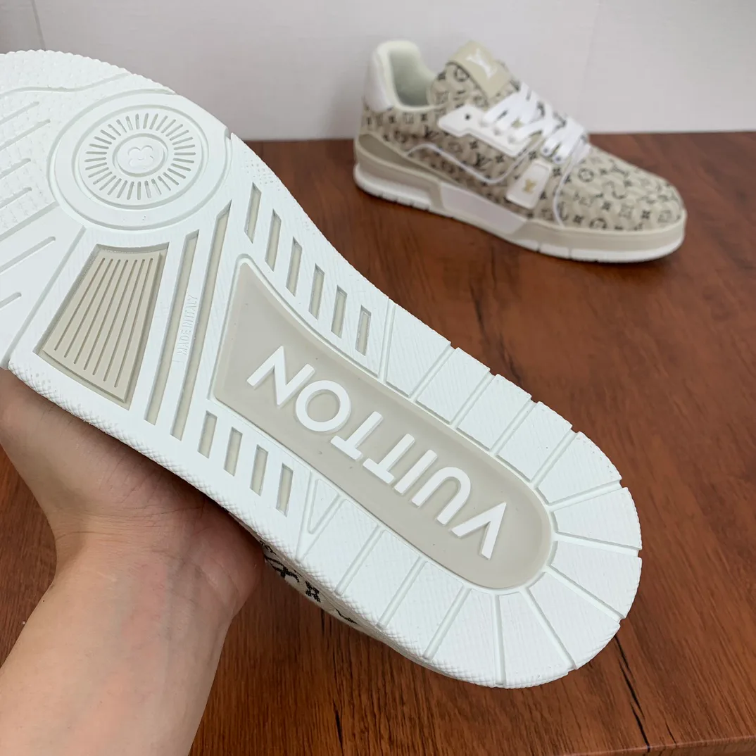 Кроссовки Женские Louis Vuitton 9814263