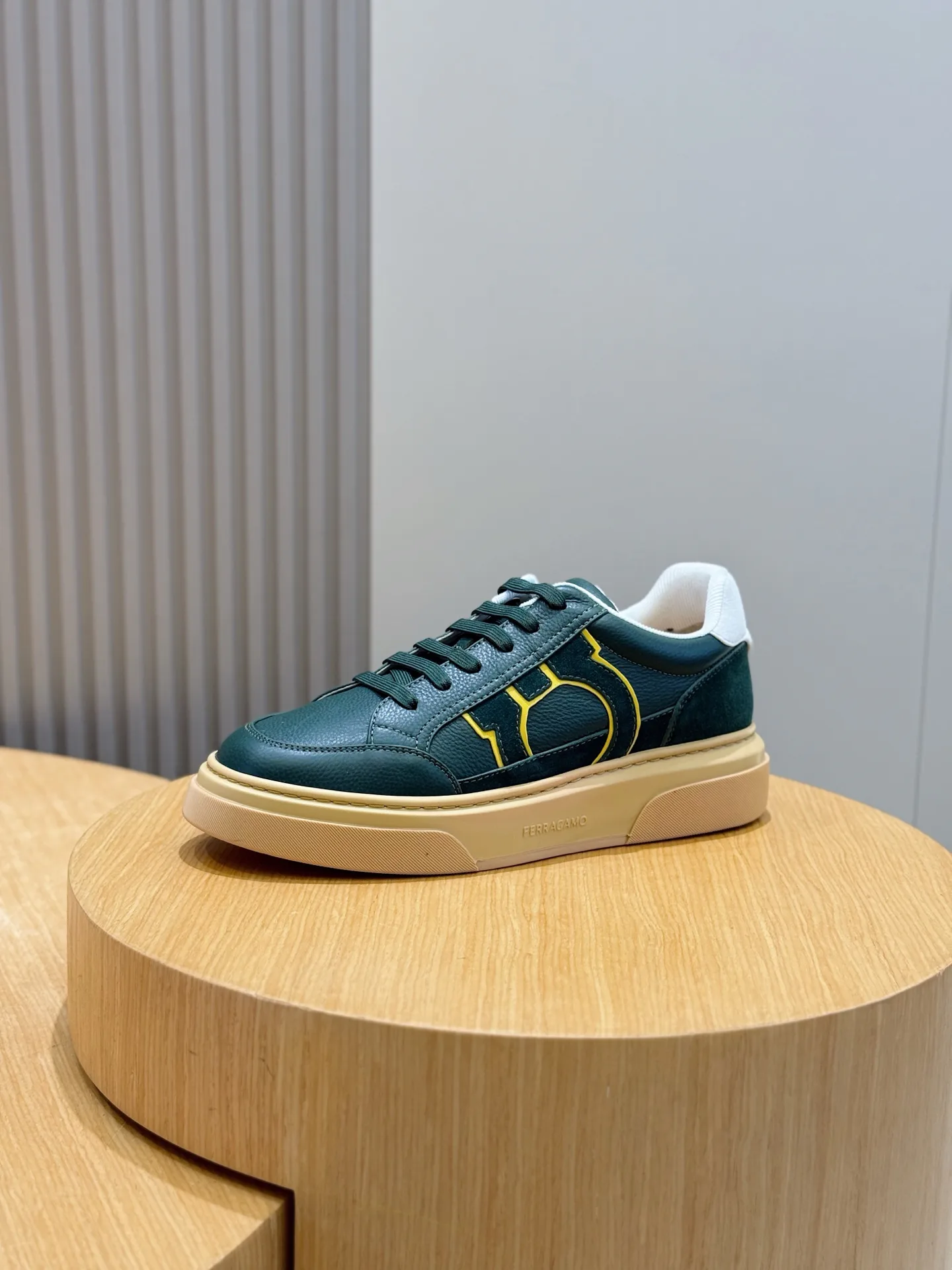 Кроссовки Мужские Salvatore Ferragamo 11704929