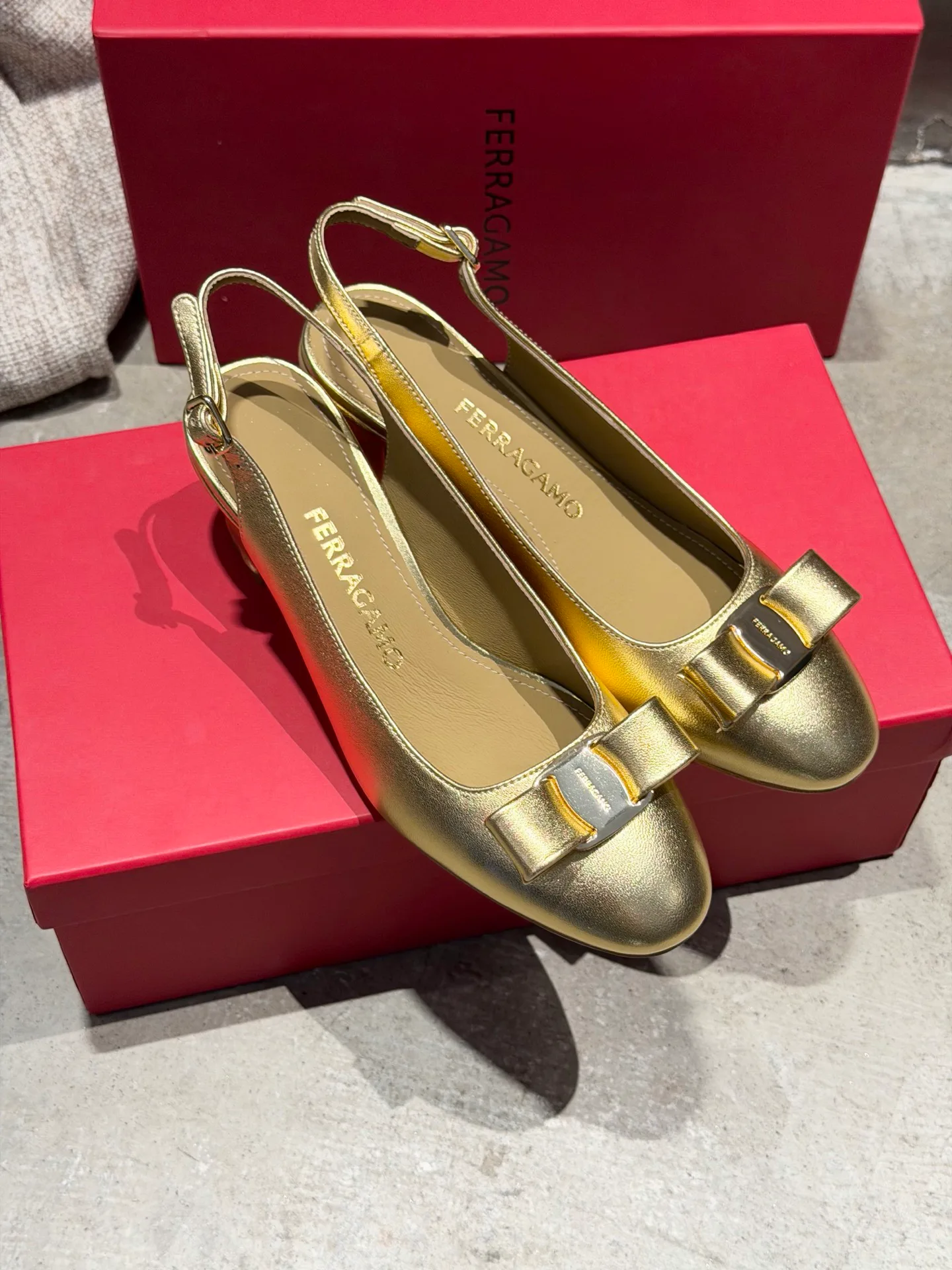 Туфли Женские Salvatore Ferragamo 17642598