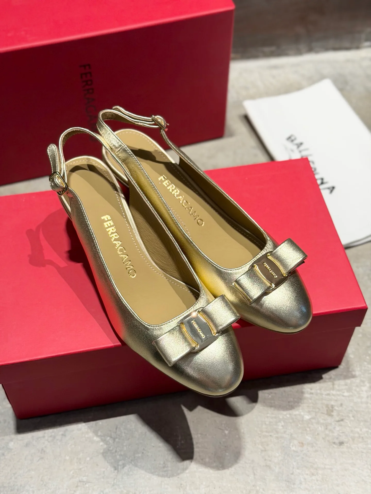 Туфли Женские Salvatore Ferragamo 13368380