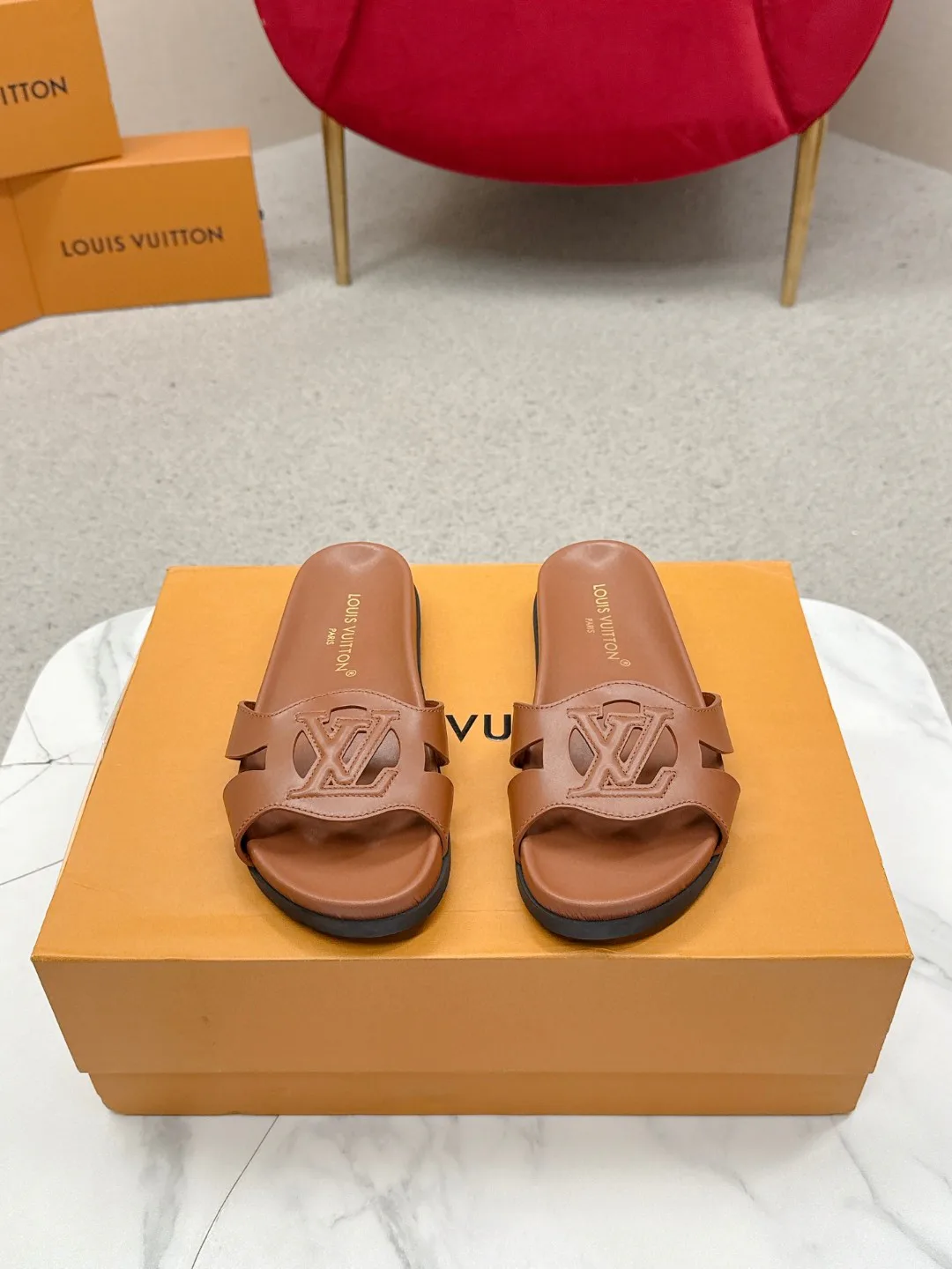 Шлепанцы Женские Louis Vuitton 18235710