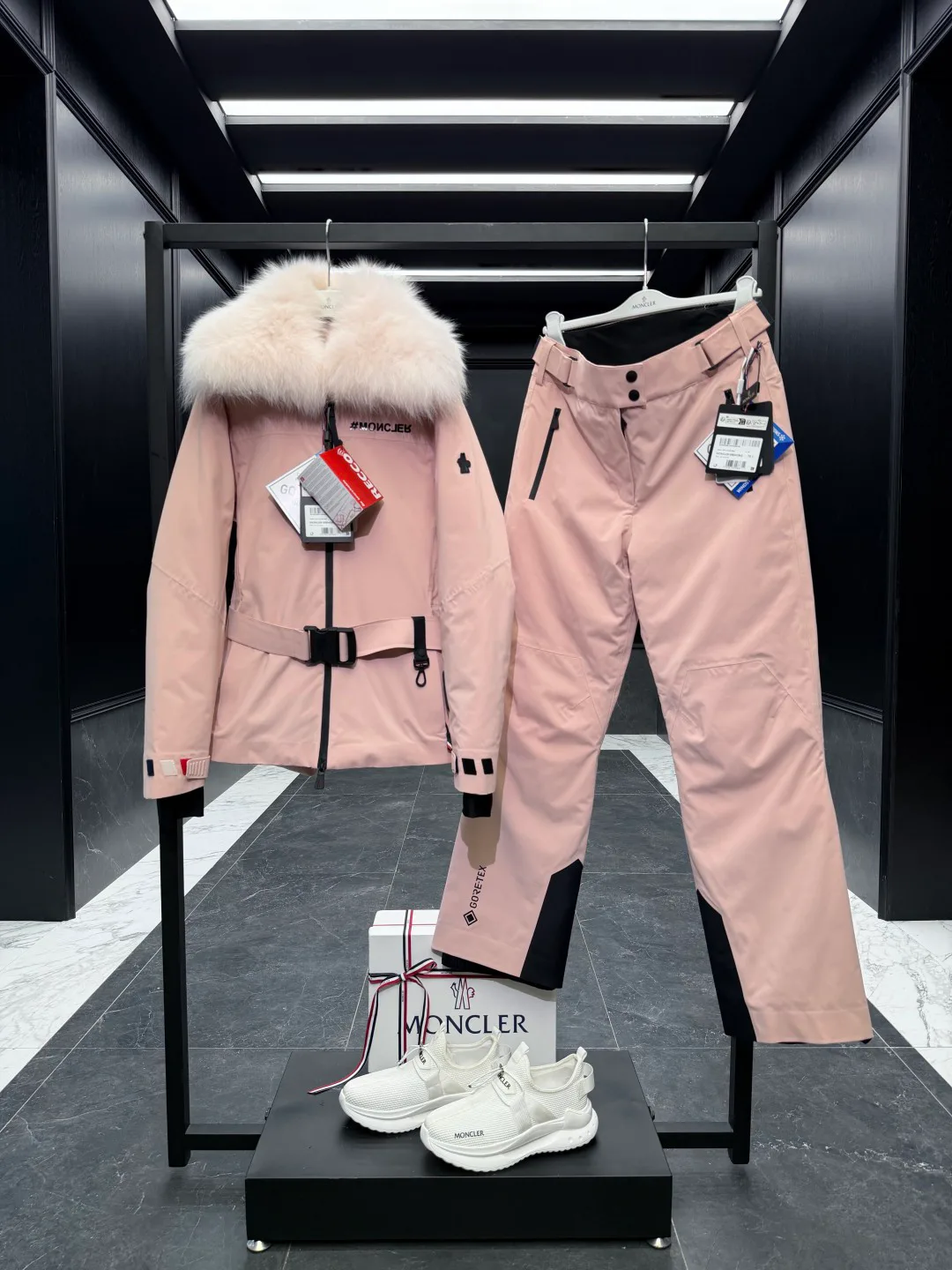 Куртки И Пуховики Женские Moncler 18134288