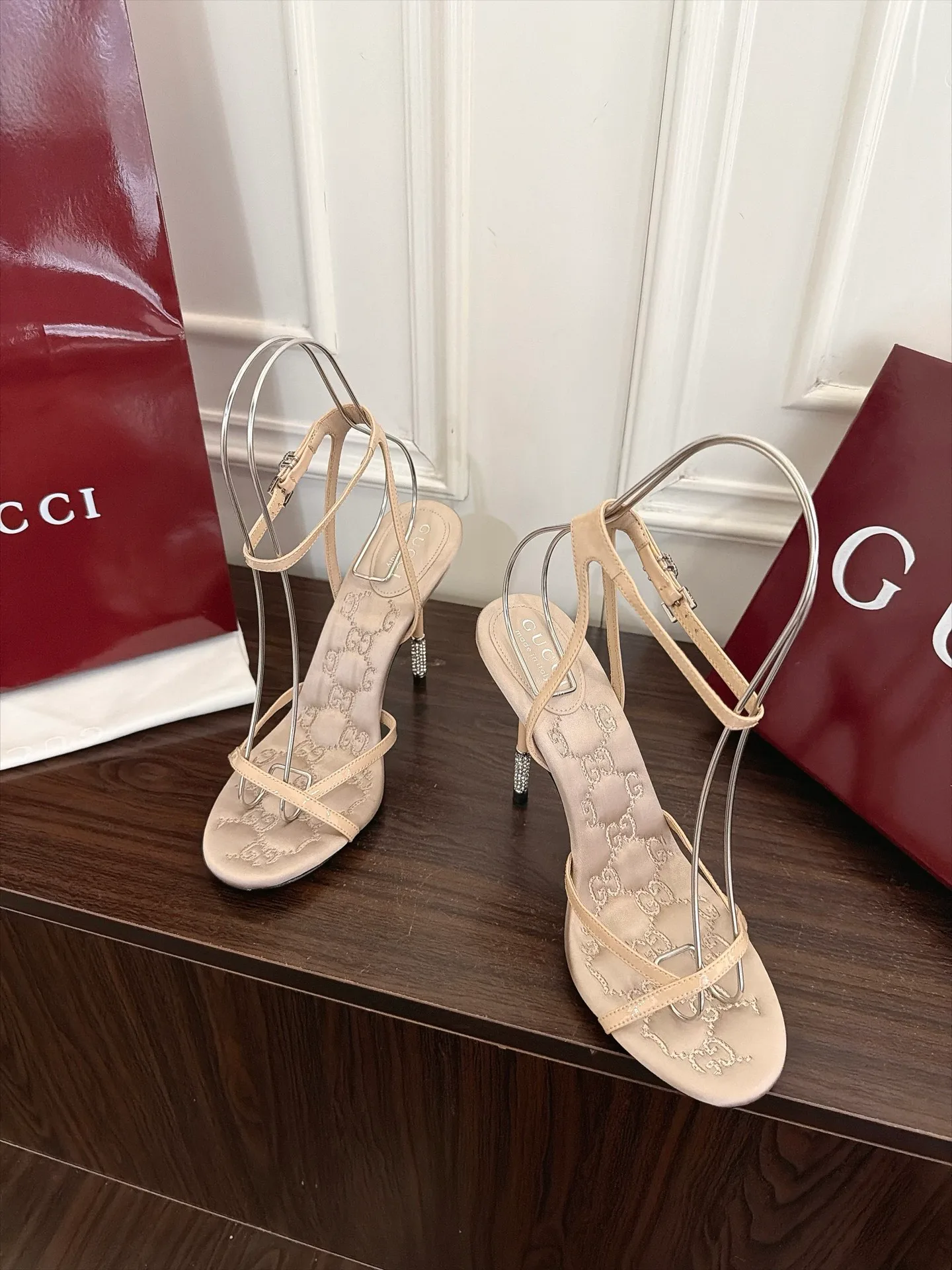 Босоножки Женские Gucci 19314659