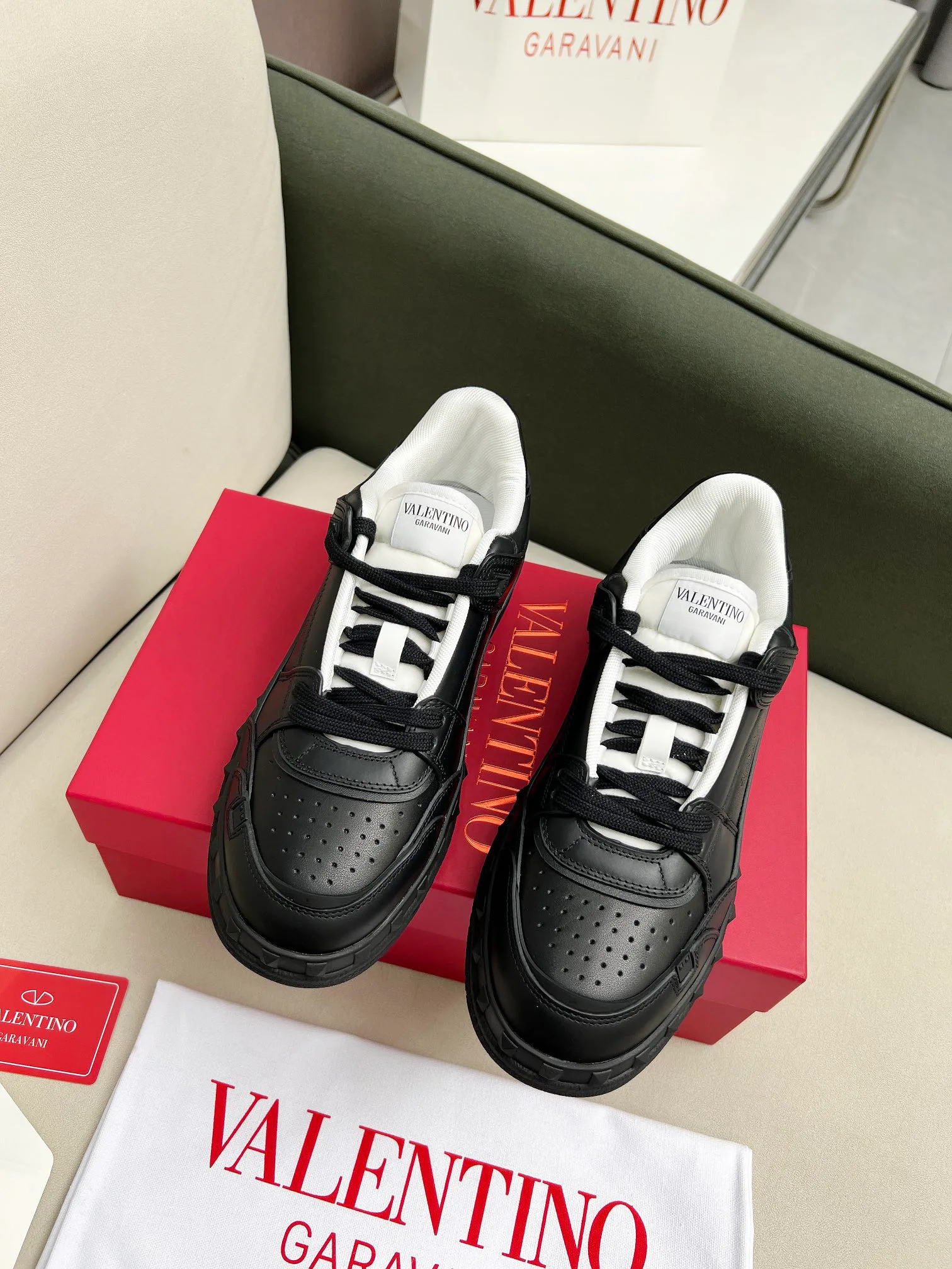 Кроссовки Женские Valentino 7873