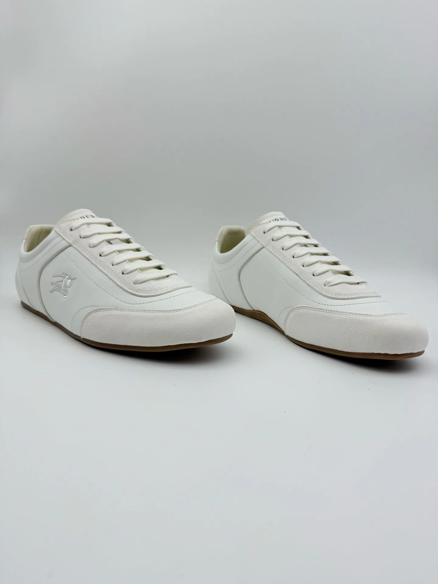 Кроссовки Женские Burberry 18589209