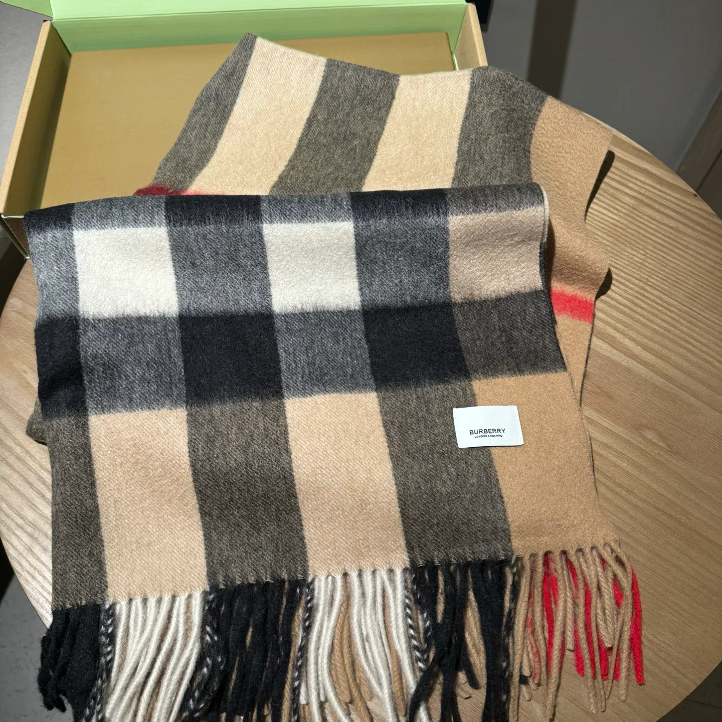 Шарфы Burberry 638036