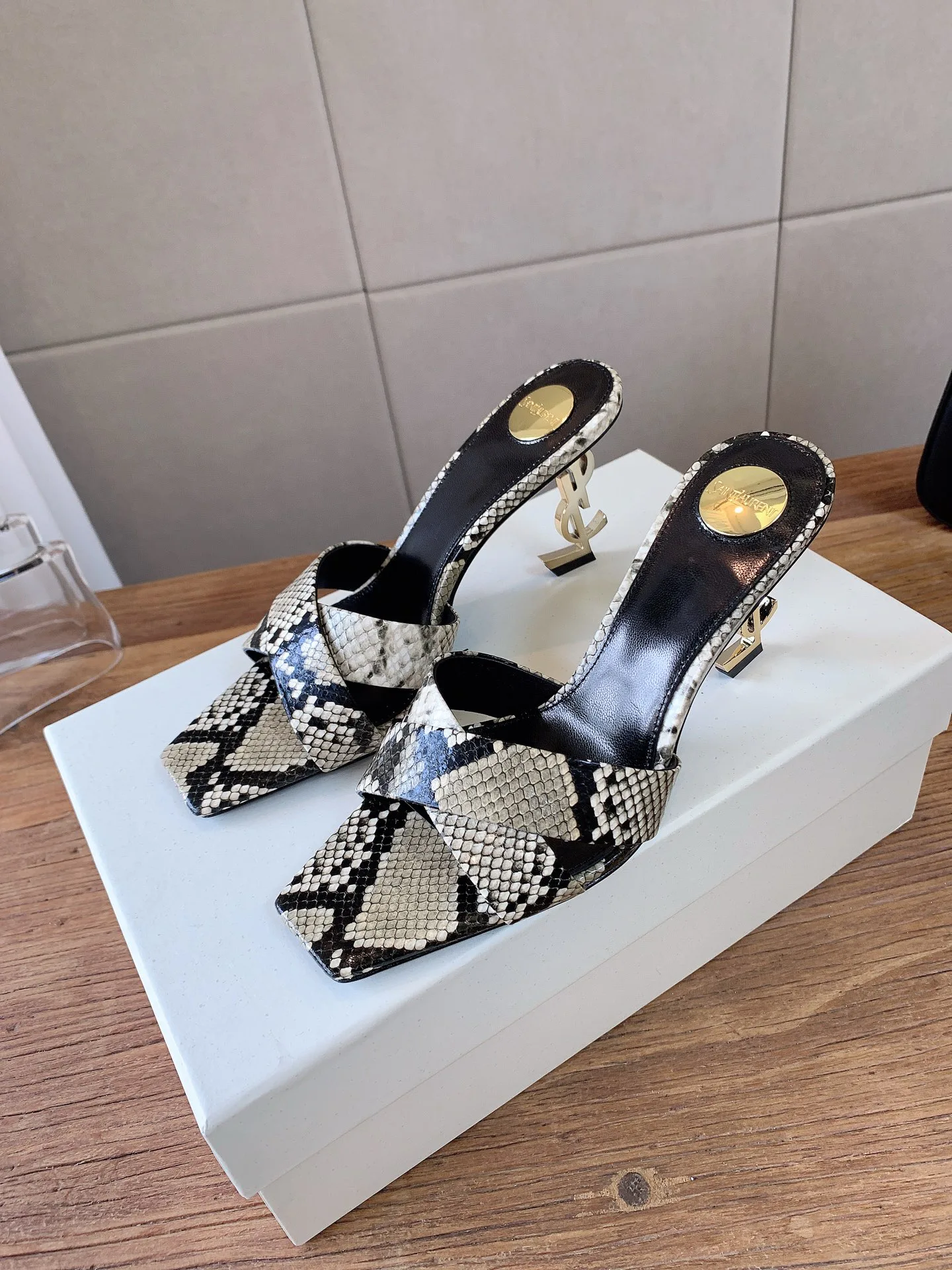 Босоножки Женские Saint Laurent 18466540